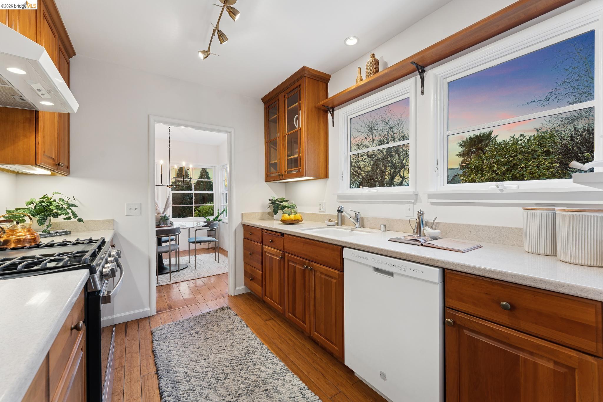 Detail Gallery Image 51 of 60 For 4200 Mountain View Ave, Oakland,  CA 94605 - 3 Beds | 2 Baths