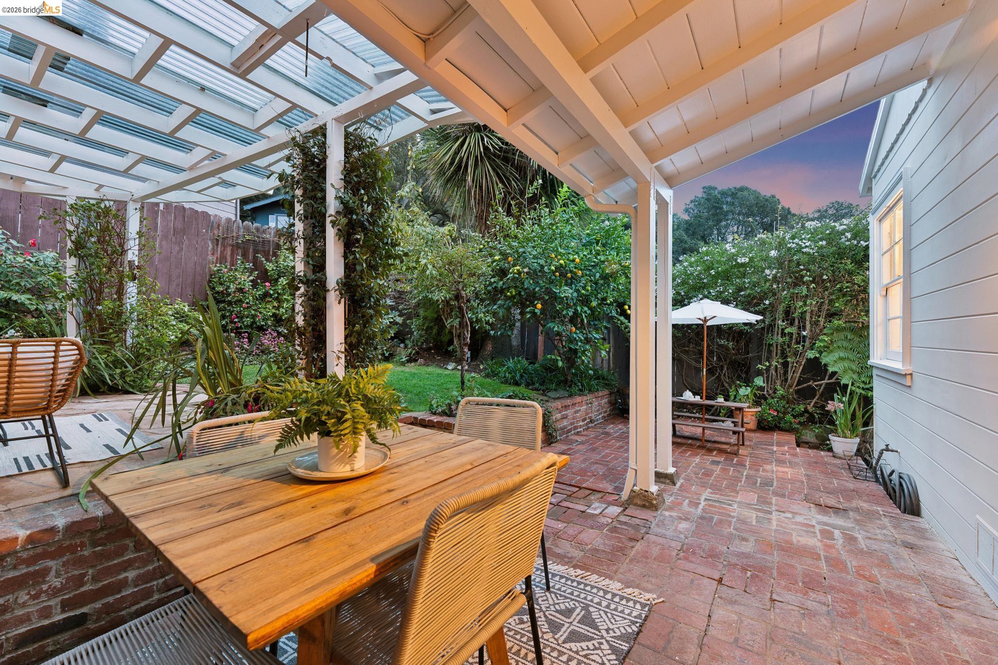 Detail Gallery Image 58 of 60 For 4200 Mountain View Ave, Oakland,  CA 94605 - 3 Beds | 2 Baths