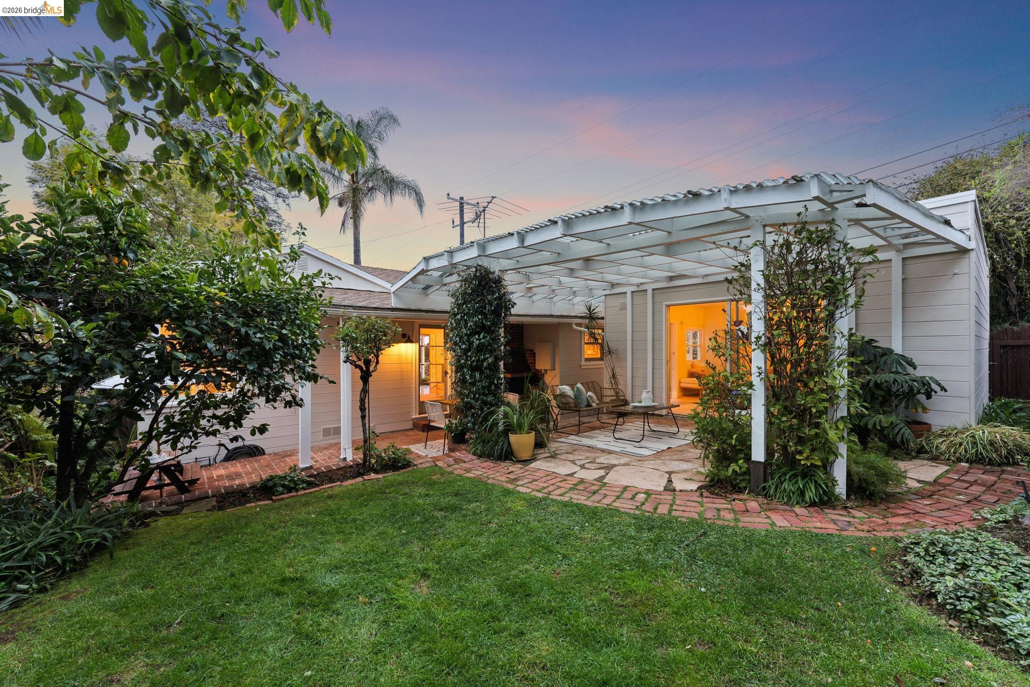 Detail Gallery Image 60 of 60 For 4200 Mountain View Ave, Oakland,  CA 94605 - 3 Beds | 2 Baths