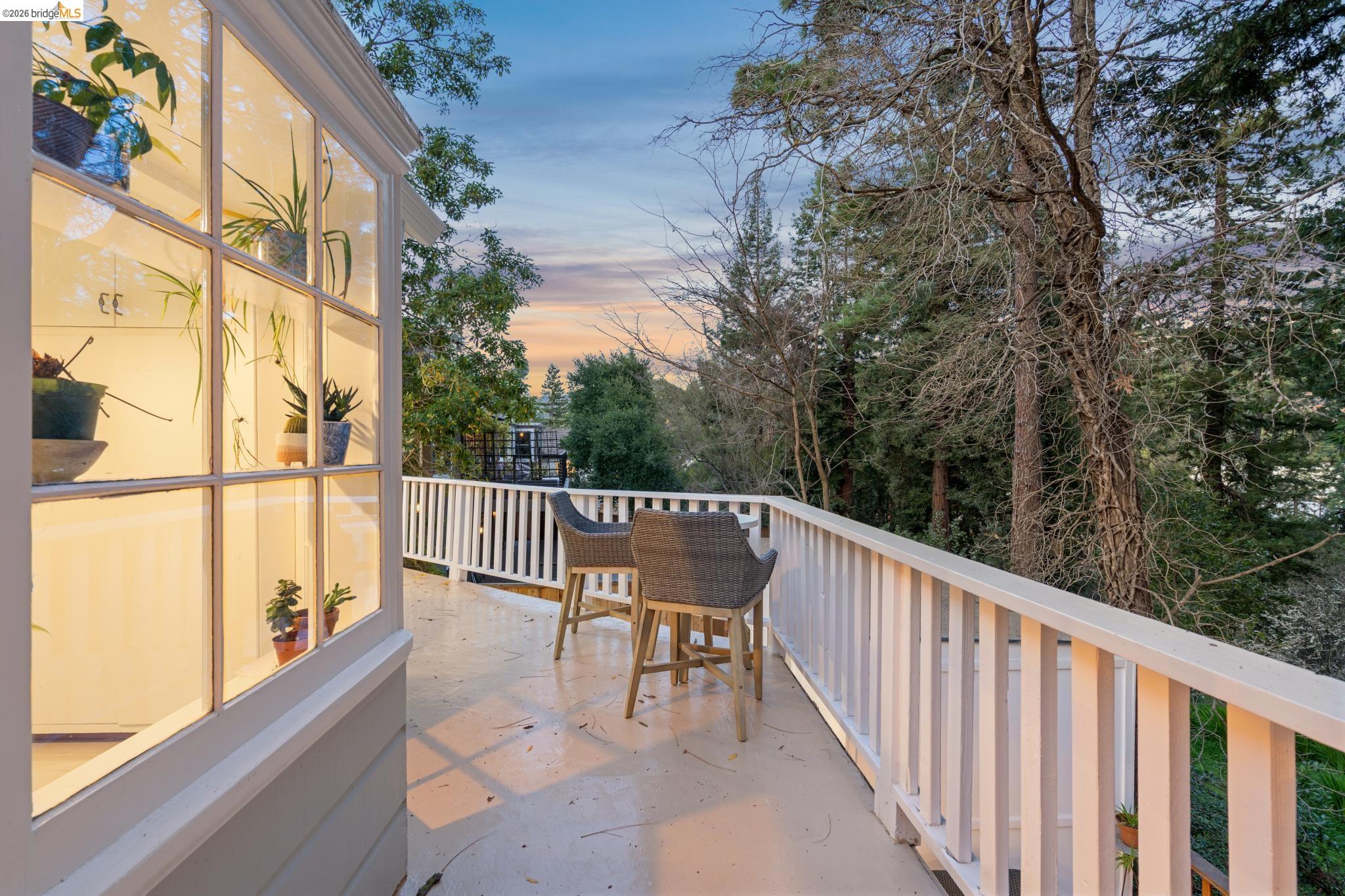 Detail Gallery Image 12 of 58 For 5922 Bruns Ct, Oakland,  CA 94611 - – Beds | – Baths