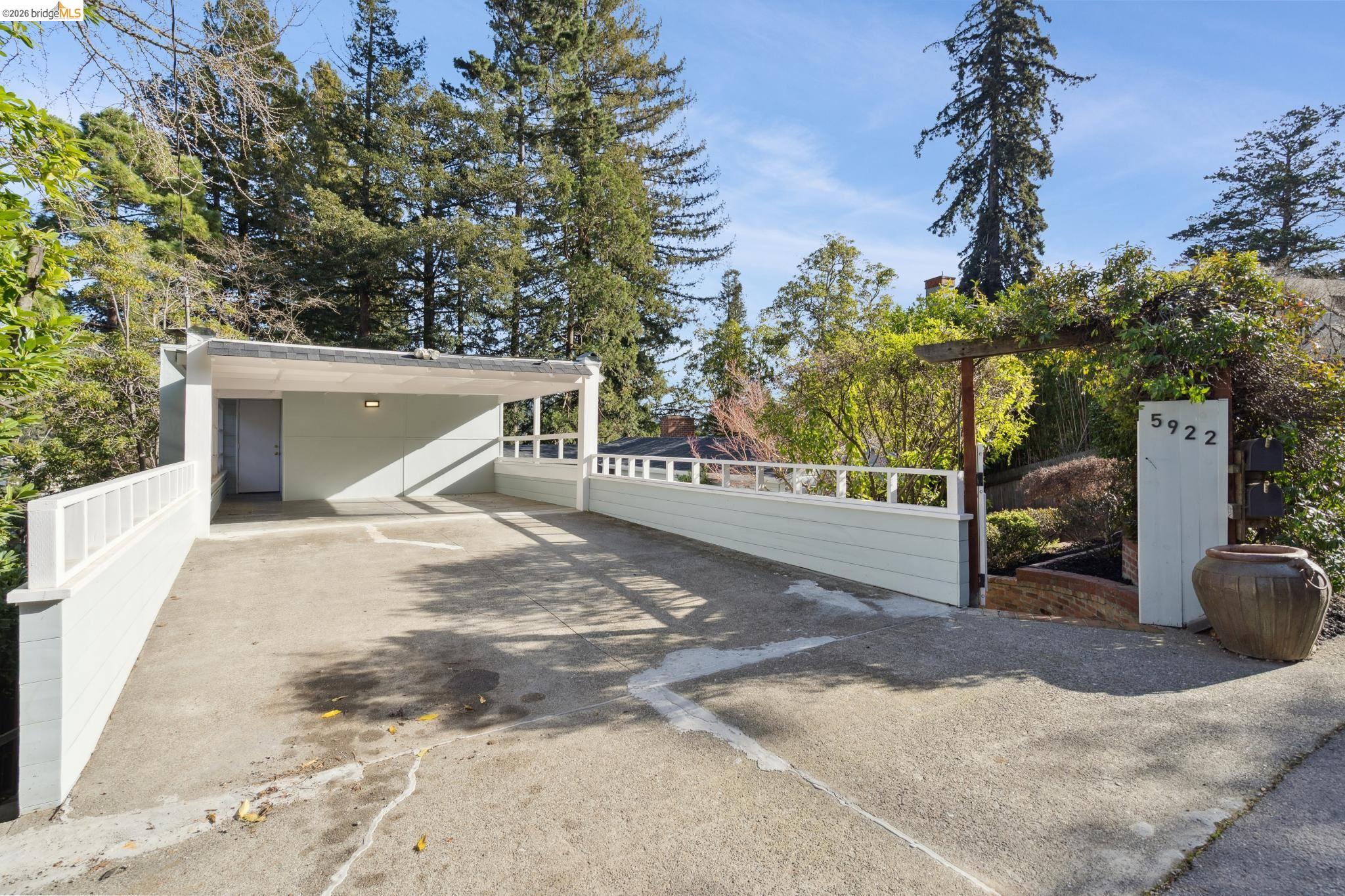 Detail Gallery Image 17 of 58 For 5922 Bruns Ct, Oakland,  CA 94611 - – Beds | – Baths