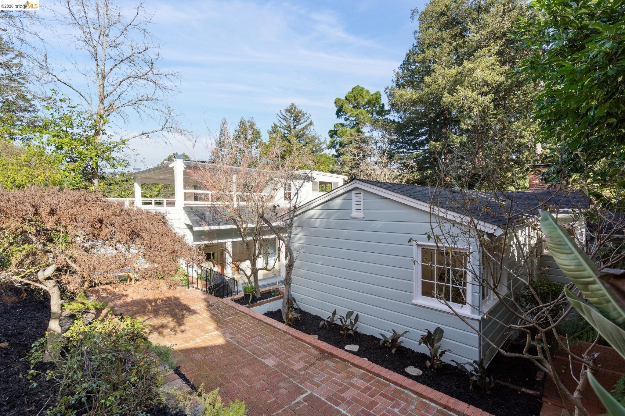 Detail Gallery Image 19 of 58 For 5922 Bruns Ct, Oakland,  CA 94611 - – Beds | – Baths