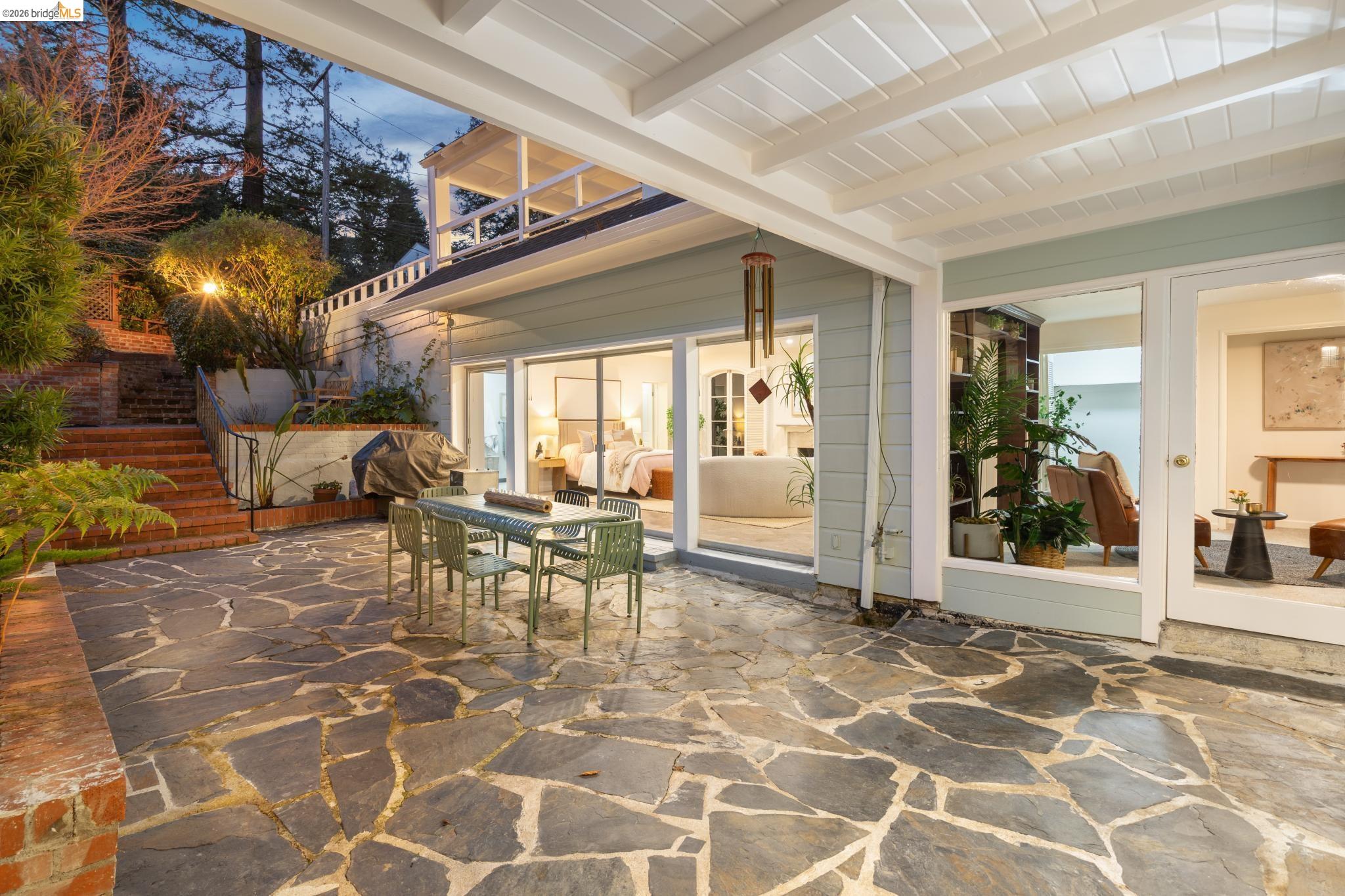 Detail Gallery Image 4 of 58 For 5922 Bruns Ct, Oakland,  CA 94611 - – Beds | – Baths