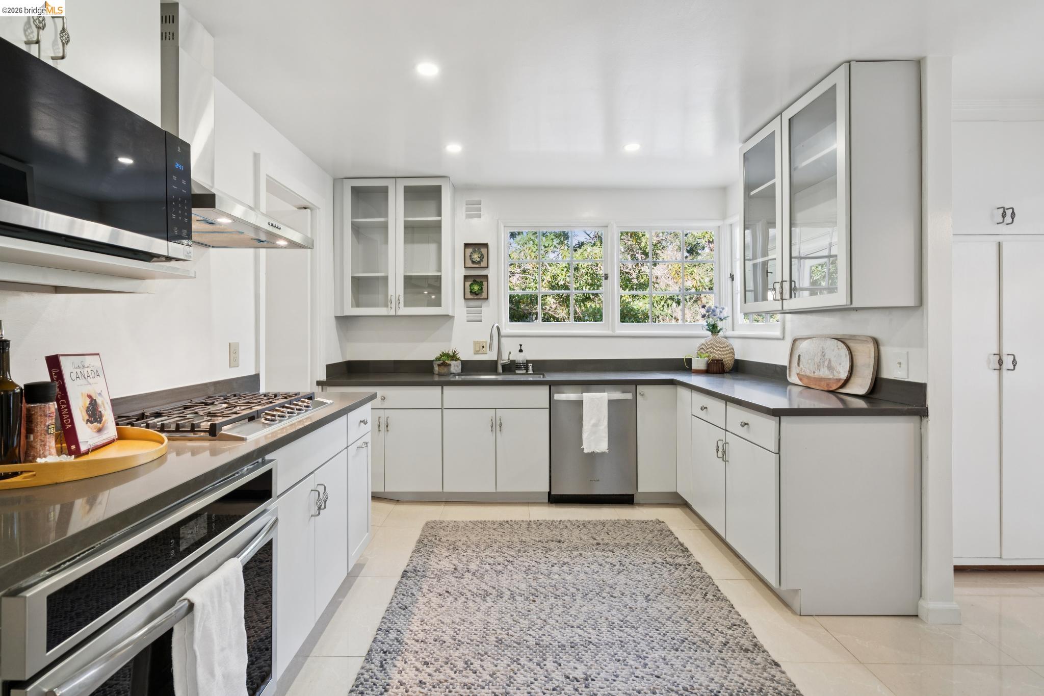 Detail Gallery Image 31 of 58 For 5922 Bruns Ct, Oakland,  CA 94611 - – Beds | – Baths