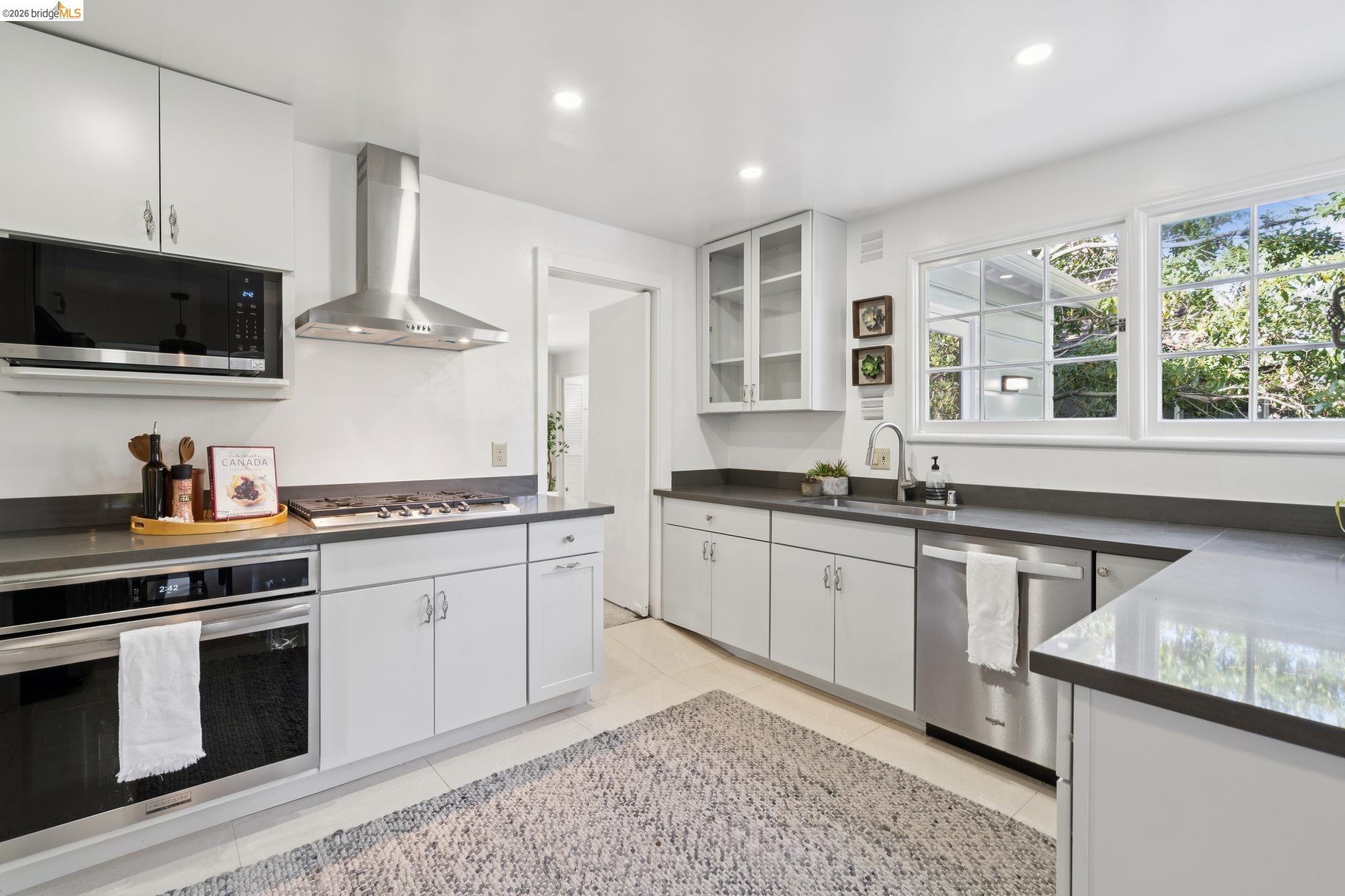 Detail Gallery Image 34 of 58 For 5922 Bruns Ct, Oakland,  CA 94611 - – Beds | – Baths