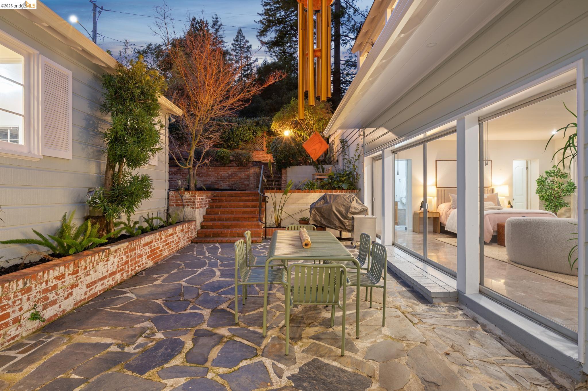 Detail Gallery Image 5 of 58 For 5922 Bruns Ct, Oakland,  CA 94611 - – Beds | – Baths