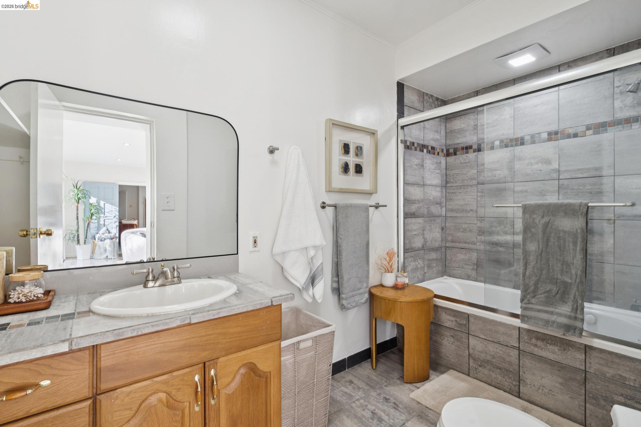 Detail Gallery Image 44 of 58 For 5922 Bruns Ct, Oakland,  CA 94611 - – Beds | – Baths