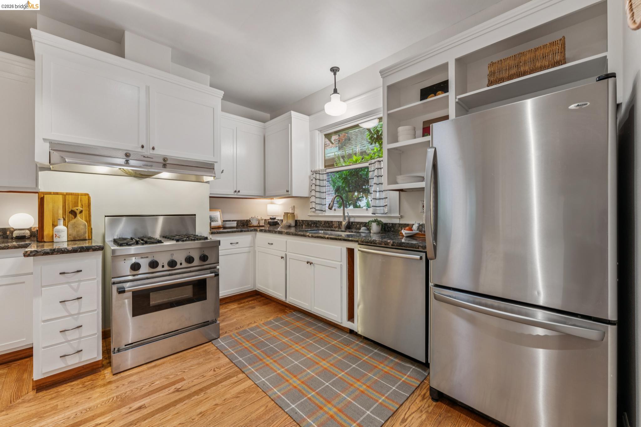 Detail Gallery Image 14 of 49 For 5941 Keith Ave, Oakland,  CA 94618 - 2 Beds | 1/1 Baths