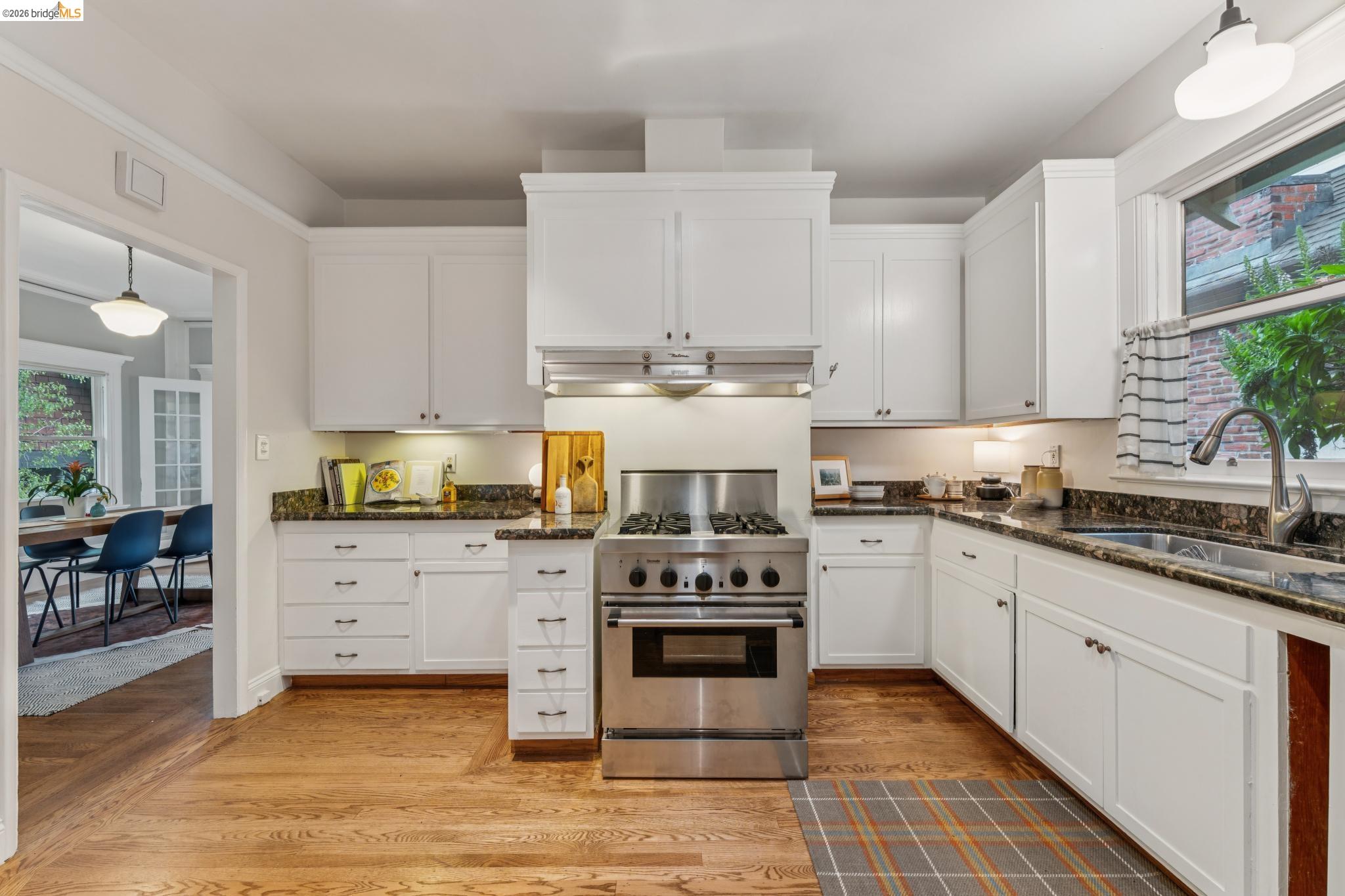 Detail Gallery Image 15 of 49 For 5941 Keith Ave, Oakland,  CA 94618 - 2 Beds | 1/1 Baths