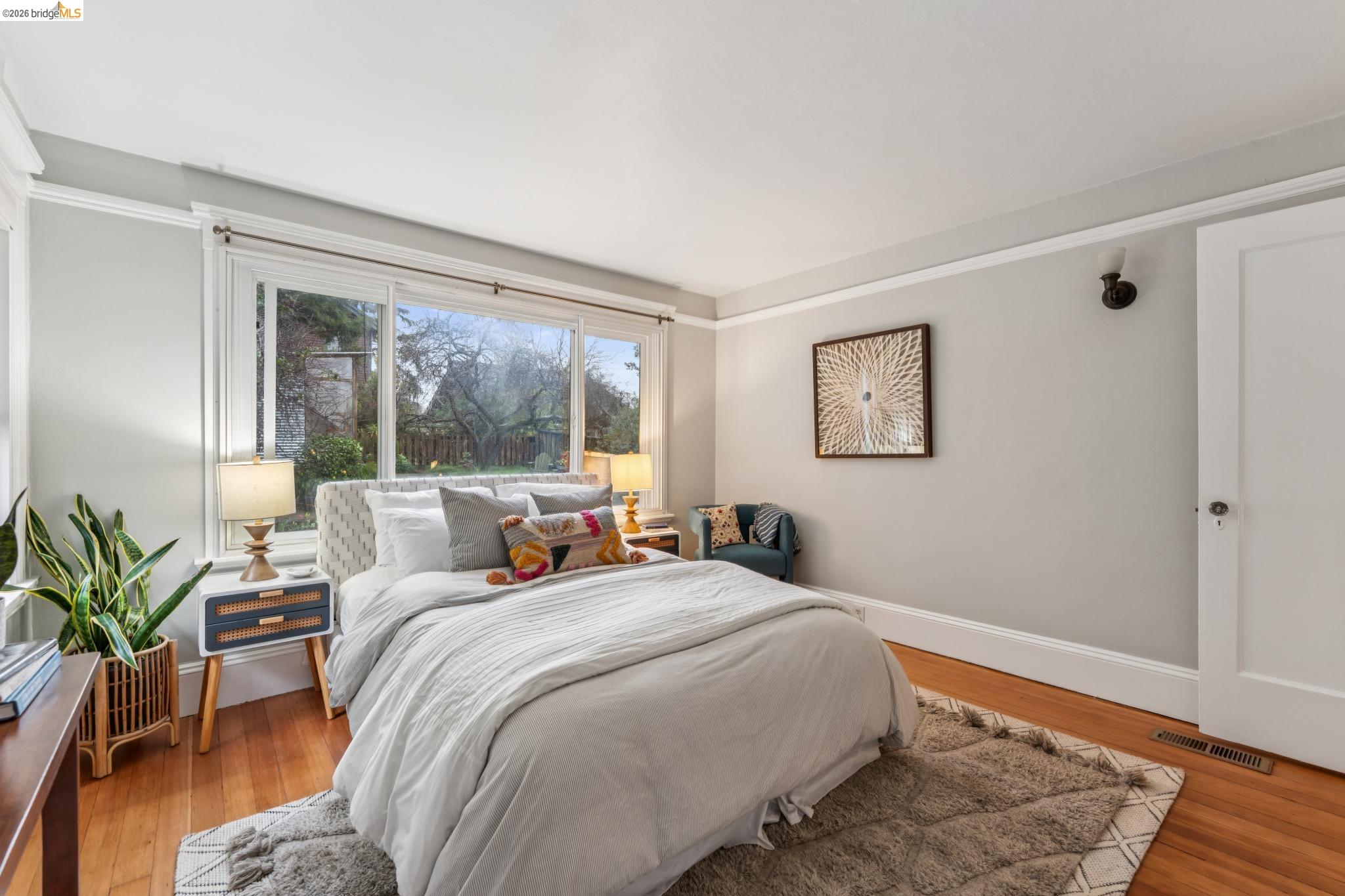 Detail Gallery Image 25 of 49 For 5941 Keith Ave, Oakland,  CA 94618 - 2 Beds | 1/1 Baths