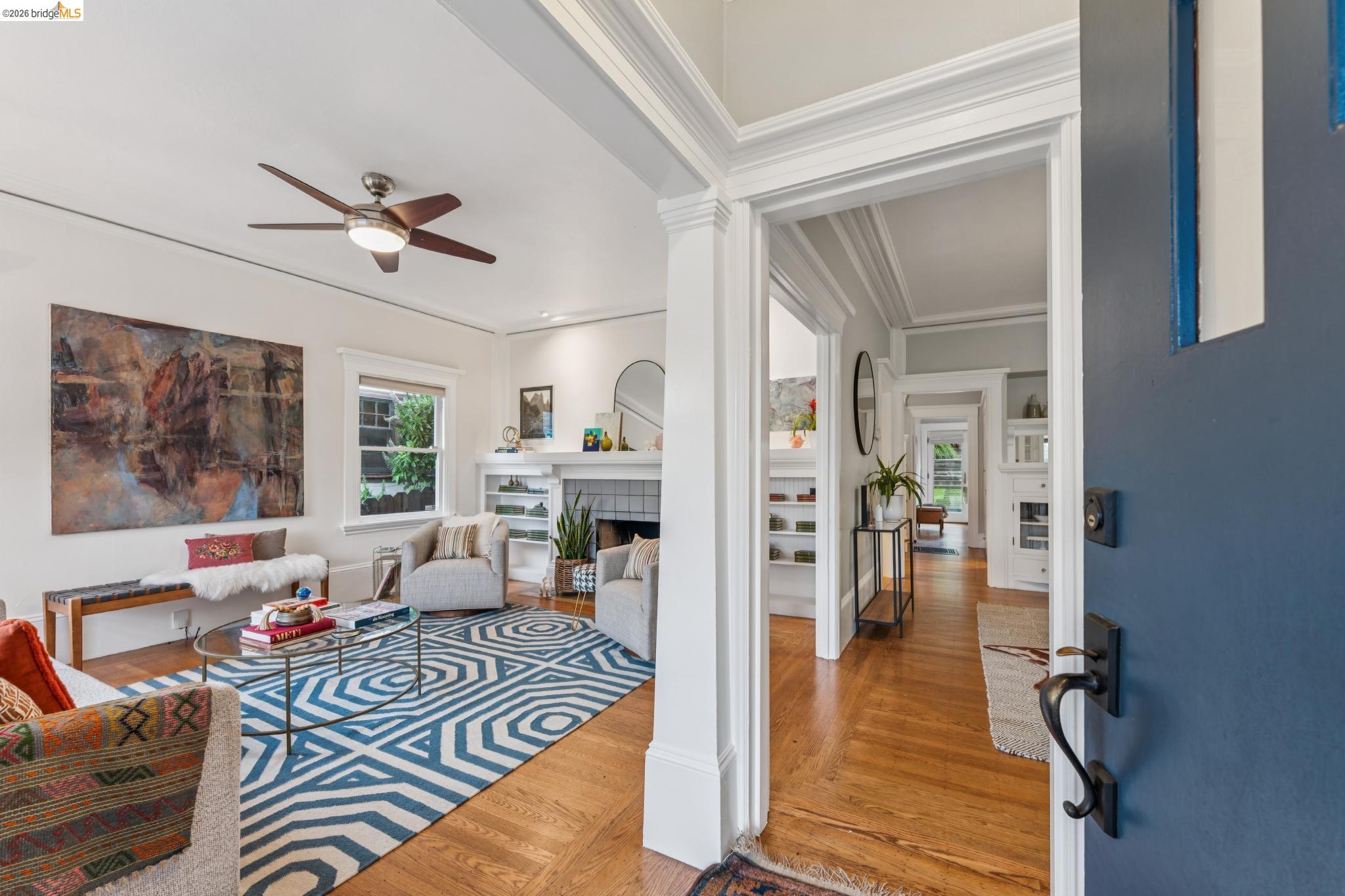 Detail Gallery Image 4 of 49 For 5941 Keith Ave, Oakland,  CA 94618 - 2 Beds | 1/1 Baths