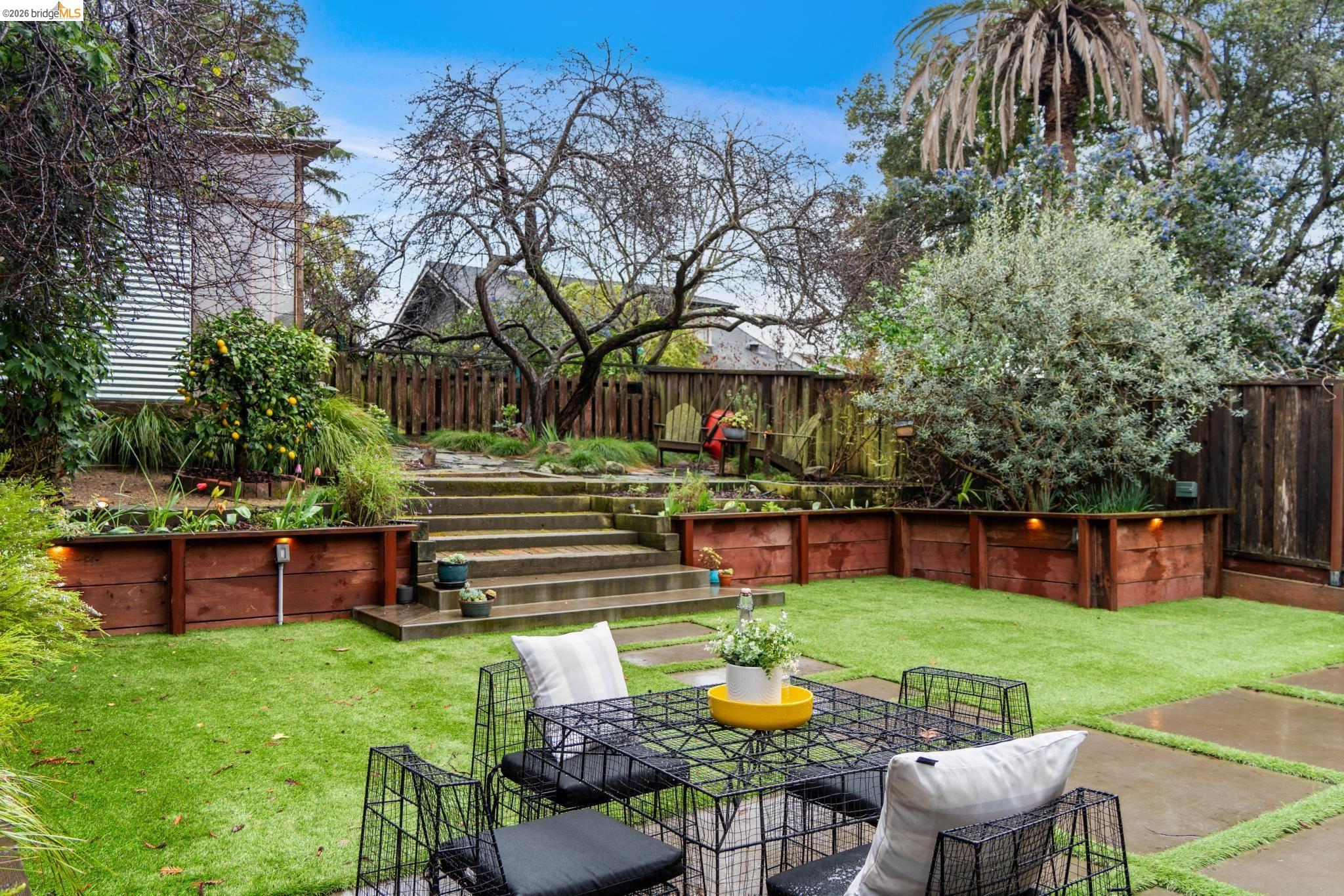 Detail Gallery Image 34 of 49 For 5941 Keith Ave, Oakland,  CA 94618 - 2 Beds | 1/1 Baths