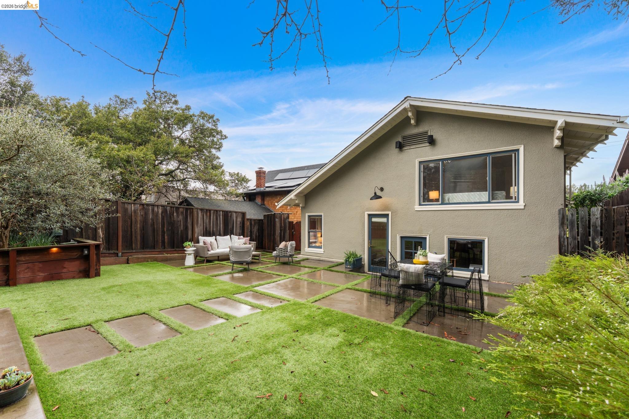 Detail Gallery Image 36 of 49 For 5941 Keith Ave, Oakland,  CA 94618 - 2 Beds | 1/1 Baths