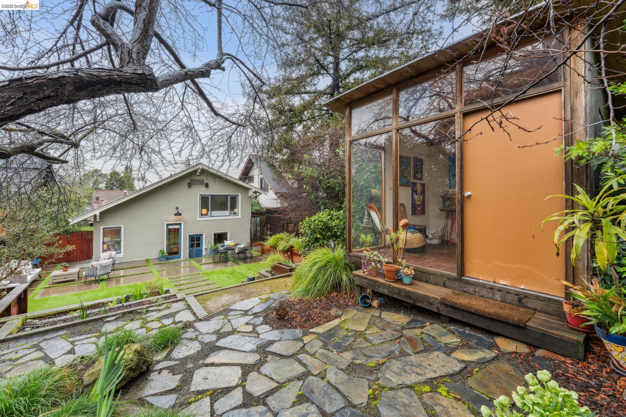 Detail Gallery Image 42 of 49 For 5941 Keith Ave, Oakland,  CA 94618 - 2 Beds | 1/1 Baths