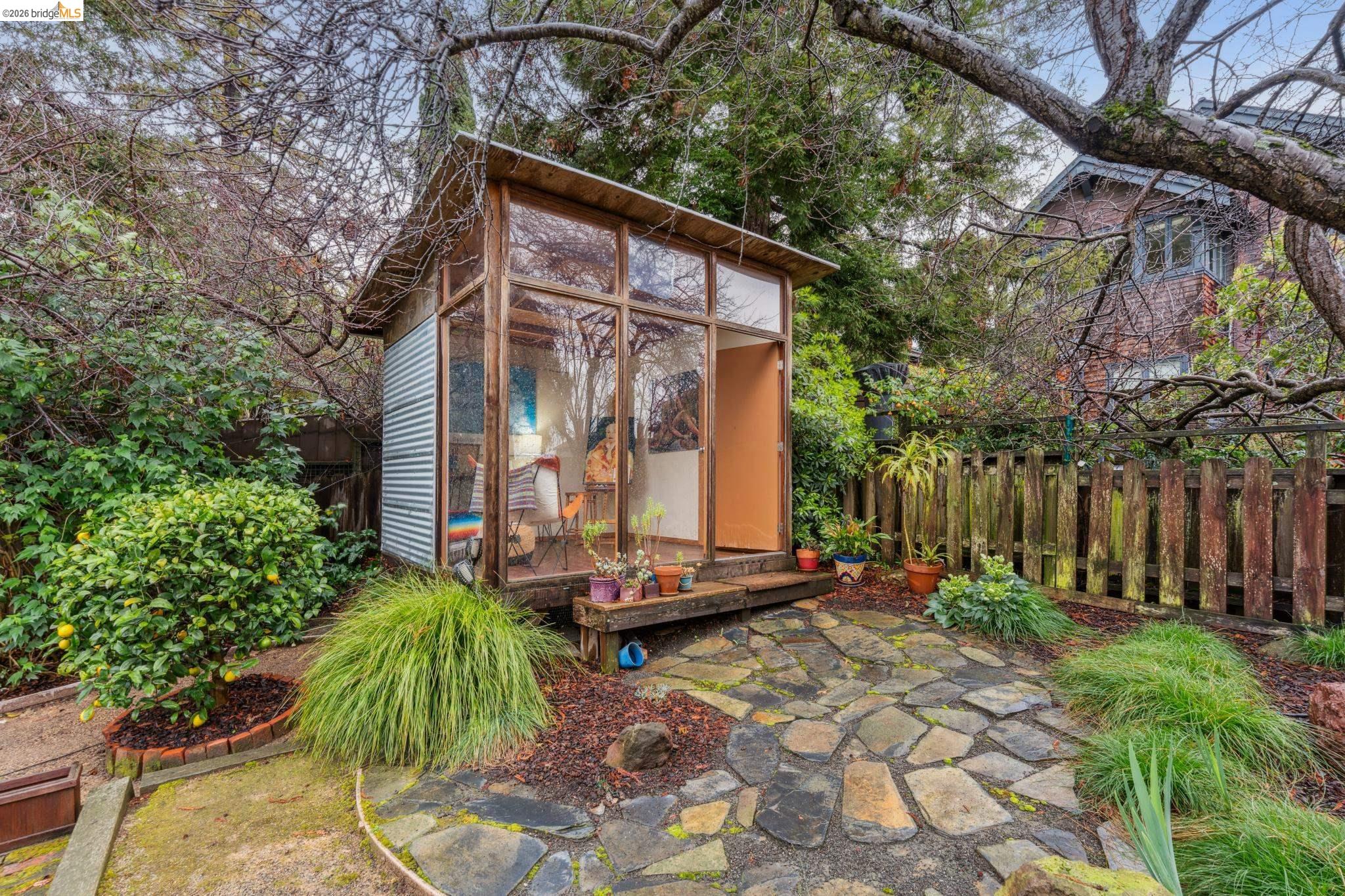 Detail Gallery Image 44 of 49 For 5941 Keith Ave, Oakland,  CA 94618 - 2 Beds | 1/1 Baths