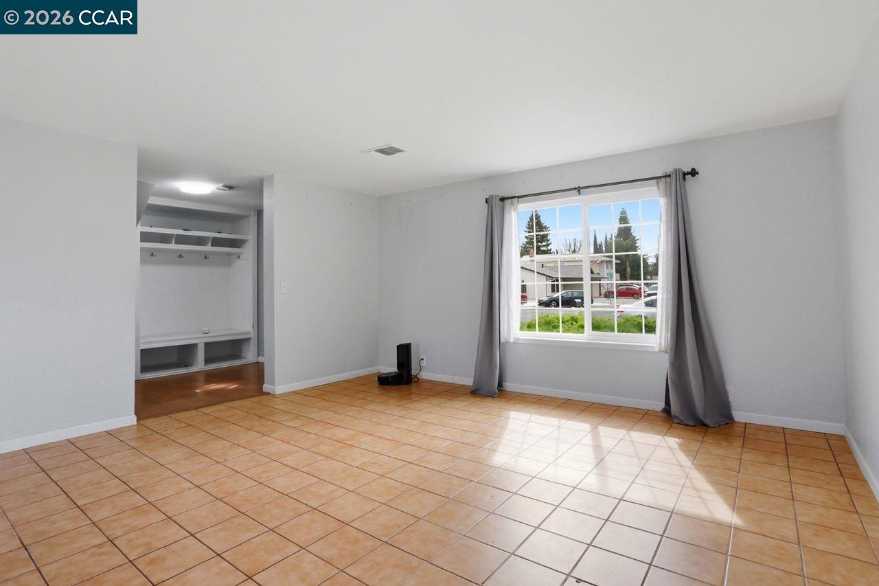 Detail Gallery Image 14 of 39 For 207 Arlington Way, Vacaville,  CA 95687 - 4 Beds | 2/1 Baths