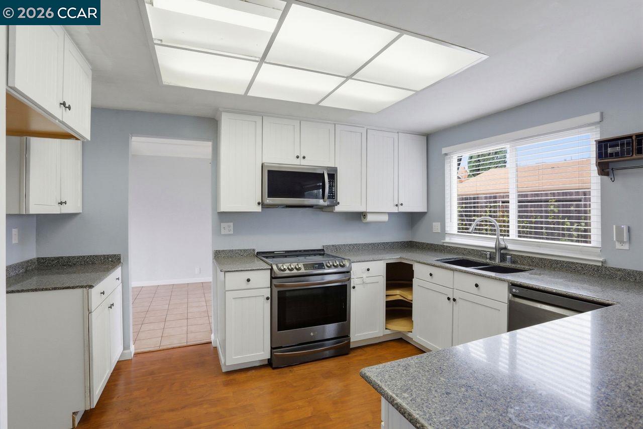 Detail Gallery Image 9 of 39 For 207 Arlington Way, Vacaville,  CA 95687 - 4 Beds | 2/1 Baths