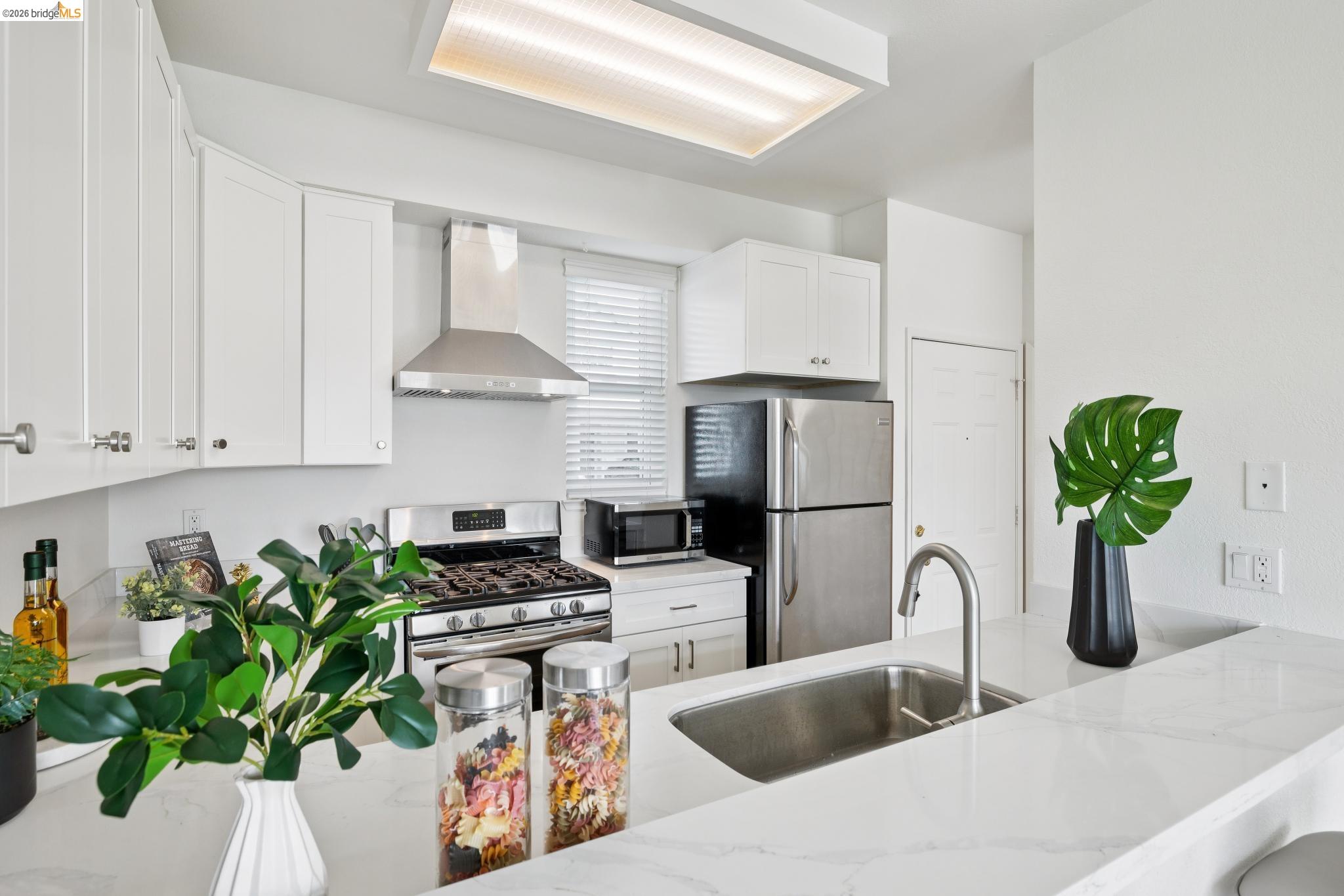 Detail Gallery Image 22 of 56 For 306 Commodore Dr, Richmond,  CA 94804 - 2 Beds | 2/1 Baths