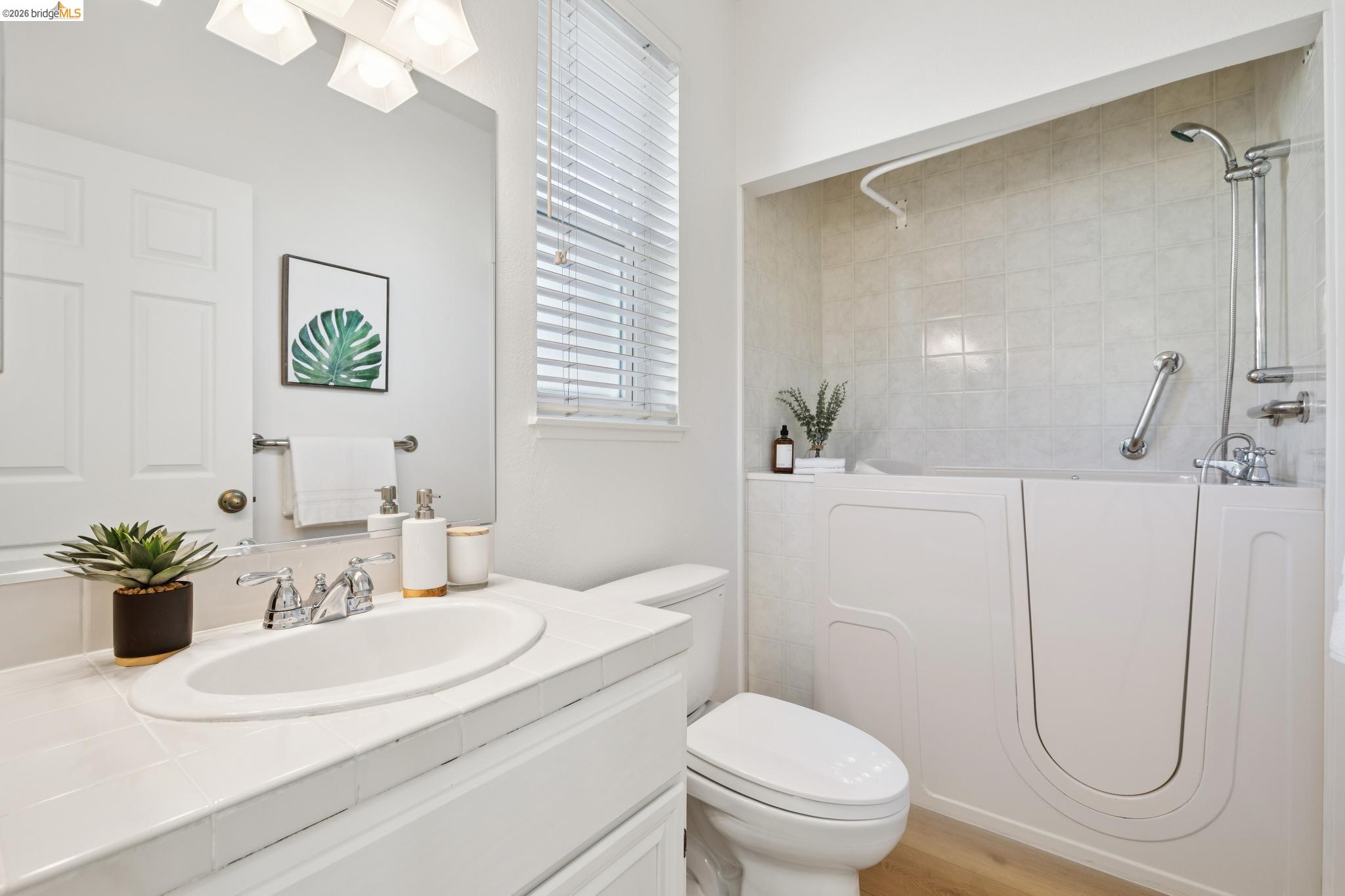 Detail Gallery Image 29 of 56 For 306 Commodore Dr, Richmond,  CA 94804 - 2 Beds | 2/1 Baths