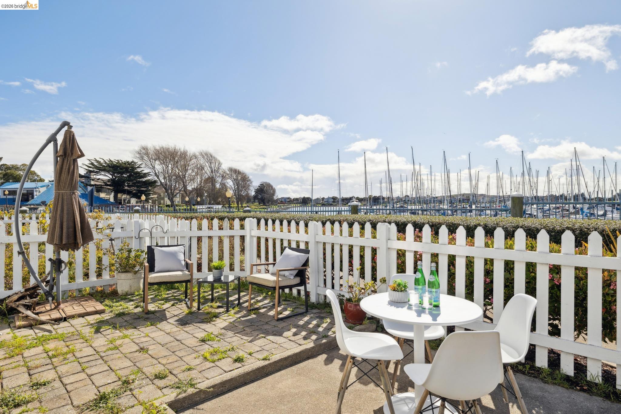 Detail Gallery Image 6 of 56 For 306 Commodore Dr, Richmond,  CA 94804 - 2 Beds | 2/1 Baths