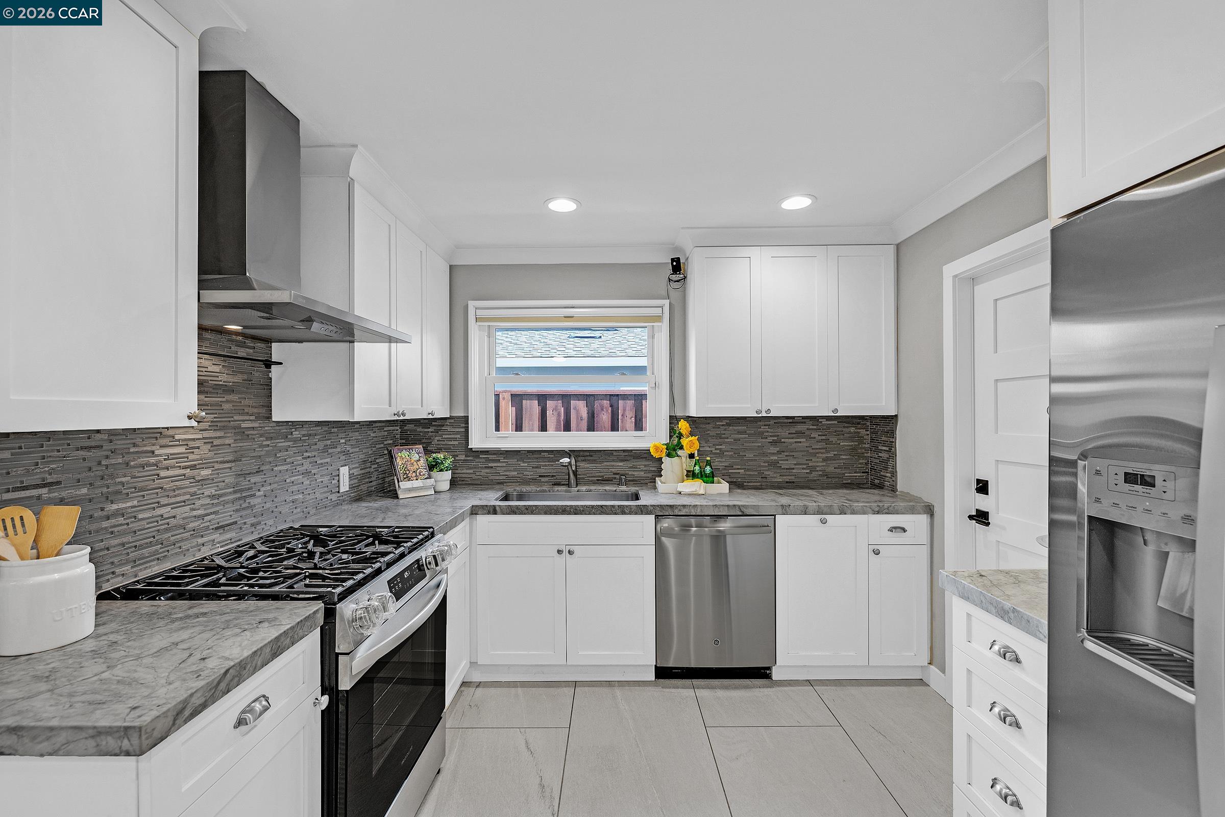 Detail Gallery Image 13 of 39 For 774 San Pablo Dr, Mountain View,  CA 94043 - 3 Beds | 2 Baths