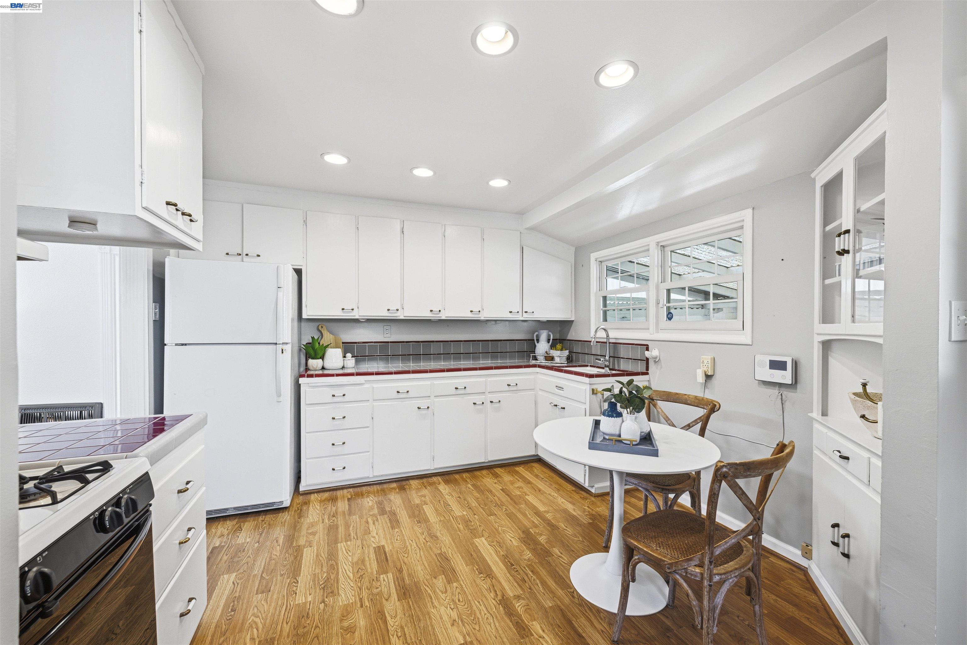 Detail Gallery Image 16 of 56 For 1716 Elm St, Livermore,  CA 94551 - 3 Beds | 1 Baths