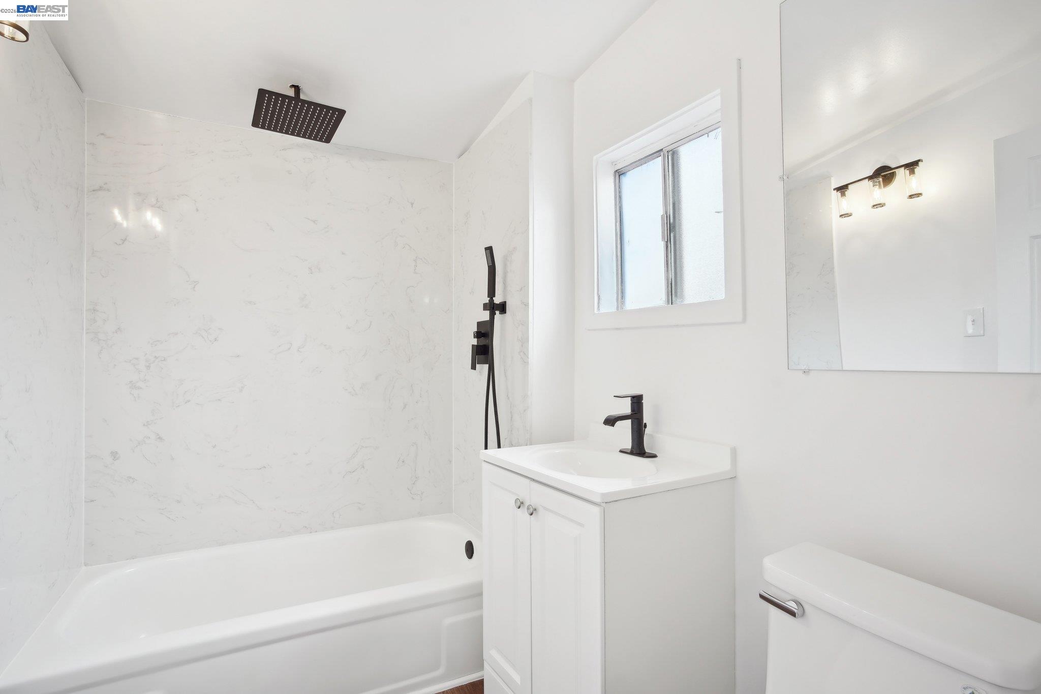 Detail Gallery Image 11 of 14 For 1130 61st Ave, Oakland,  CA 94621 - 5 Beds | 1 Baths