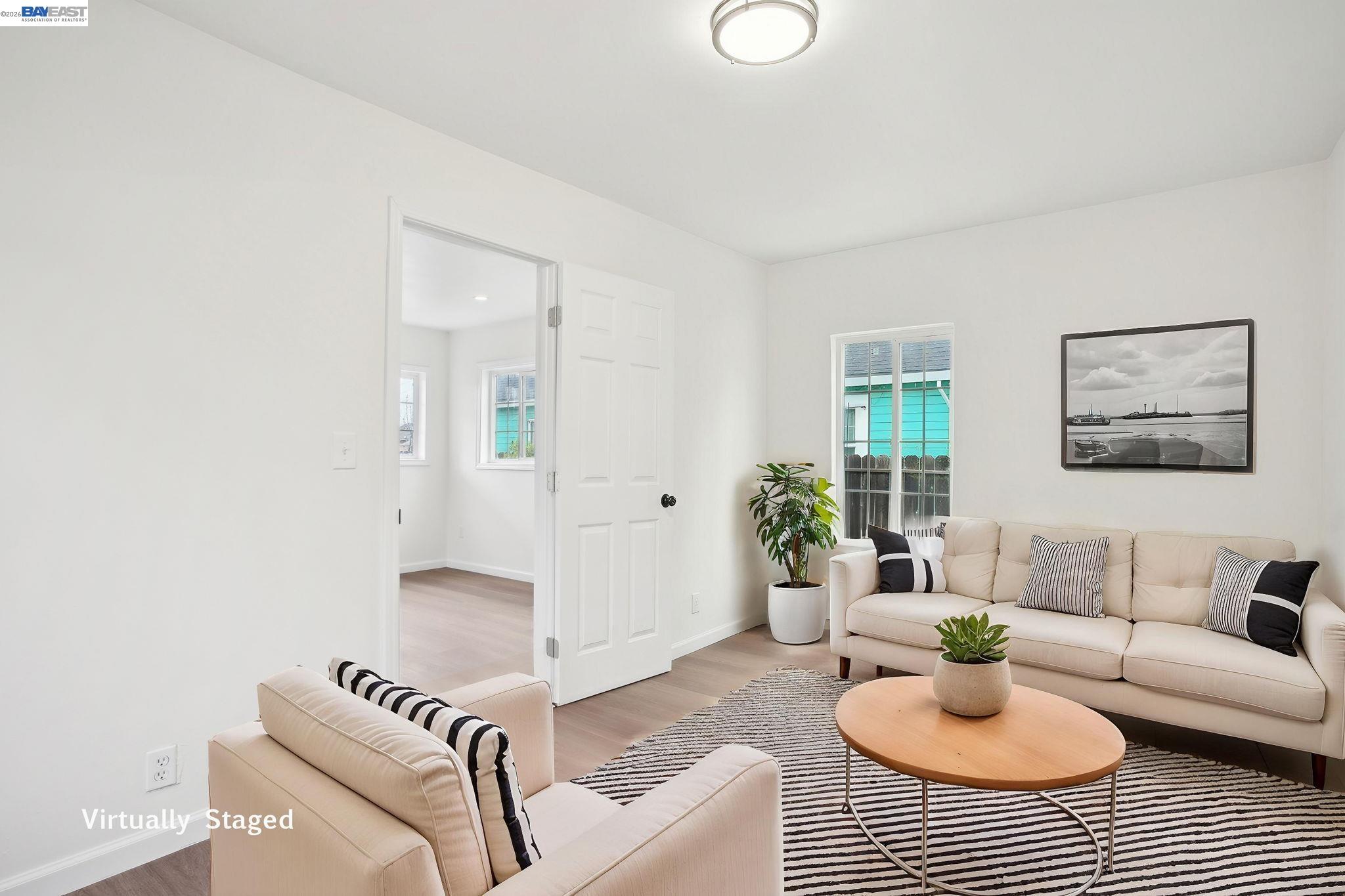 Detail Gallery Image 4 of 14 For 1130 61st Ave, Oakland,  CA 94621 - 5 Beds | 1 Baths