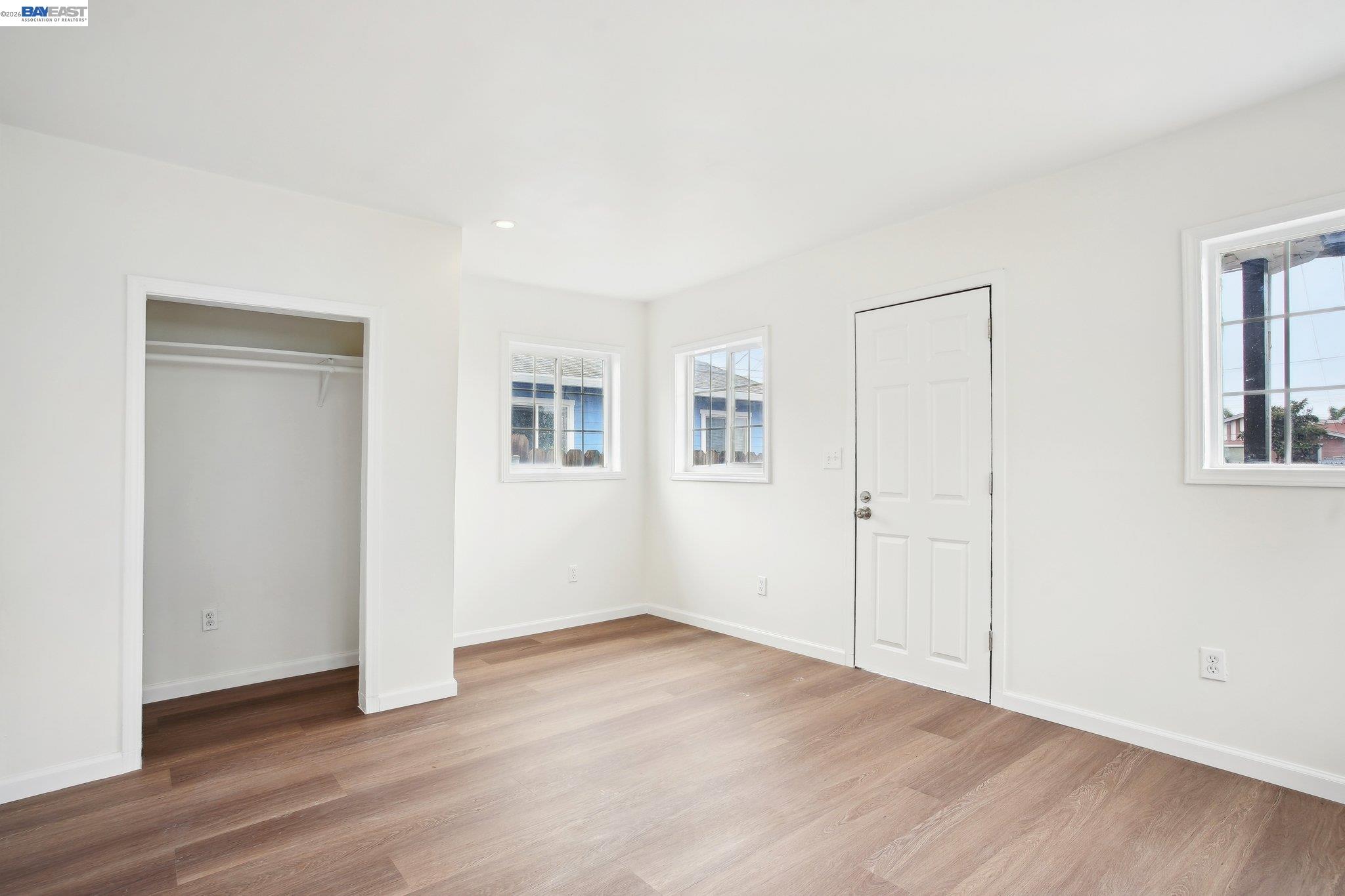 Detail Gallery Image 5 of 14 For 1130 61st Ave, Oakland,  CA 94621 - 5 Beds | 1 Baths