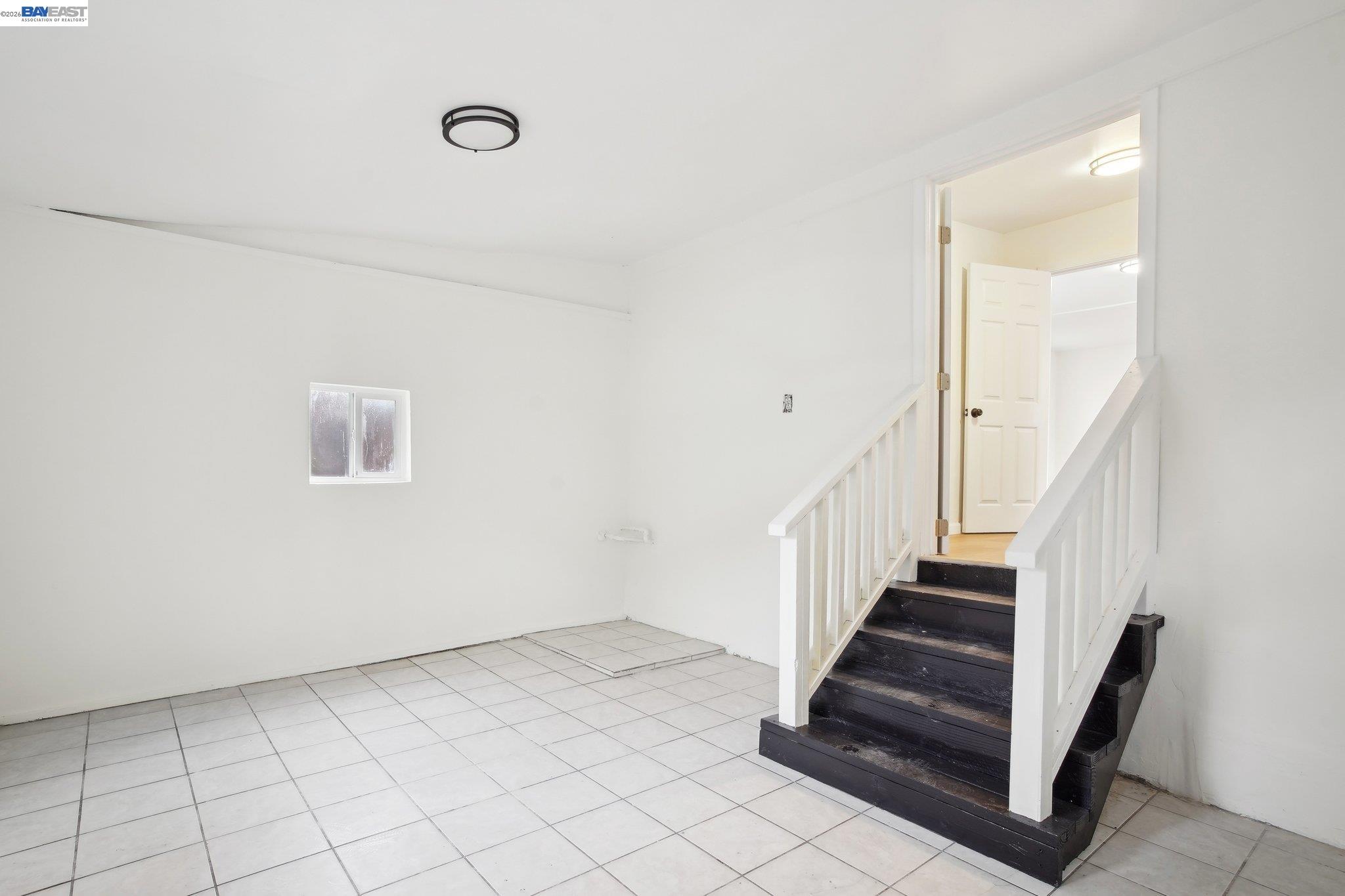 Detail Gallery Image 9 of 14 For 1130 61st Ave, Oakland,  CA 94621 - 5 Beds | 1 Baths