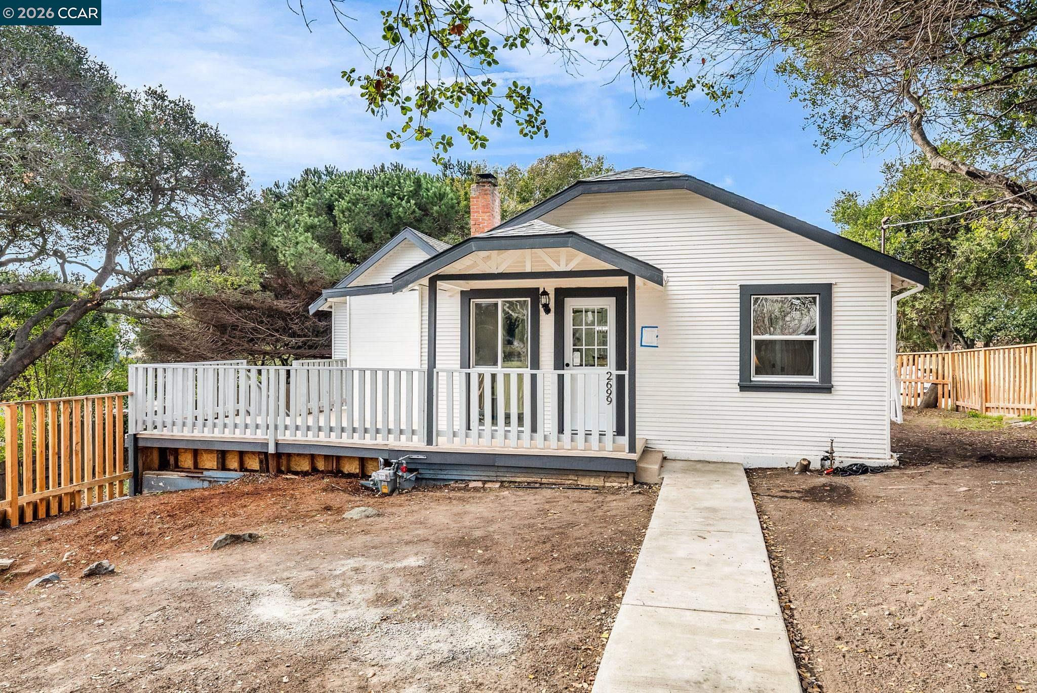 Detail Gallery Image 2 of 33 For 2699 Vale Rd, San Pablo,  CA 94806 - 3 Beds | 2 Baths