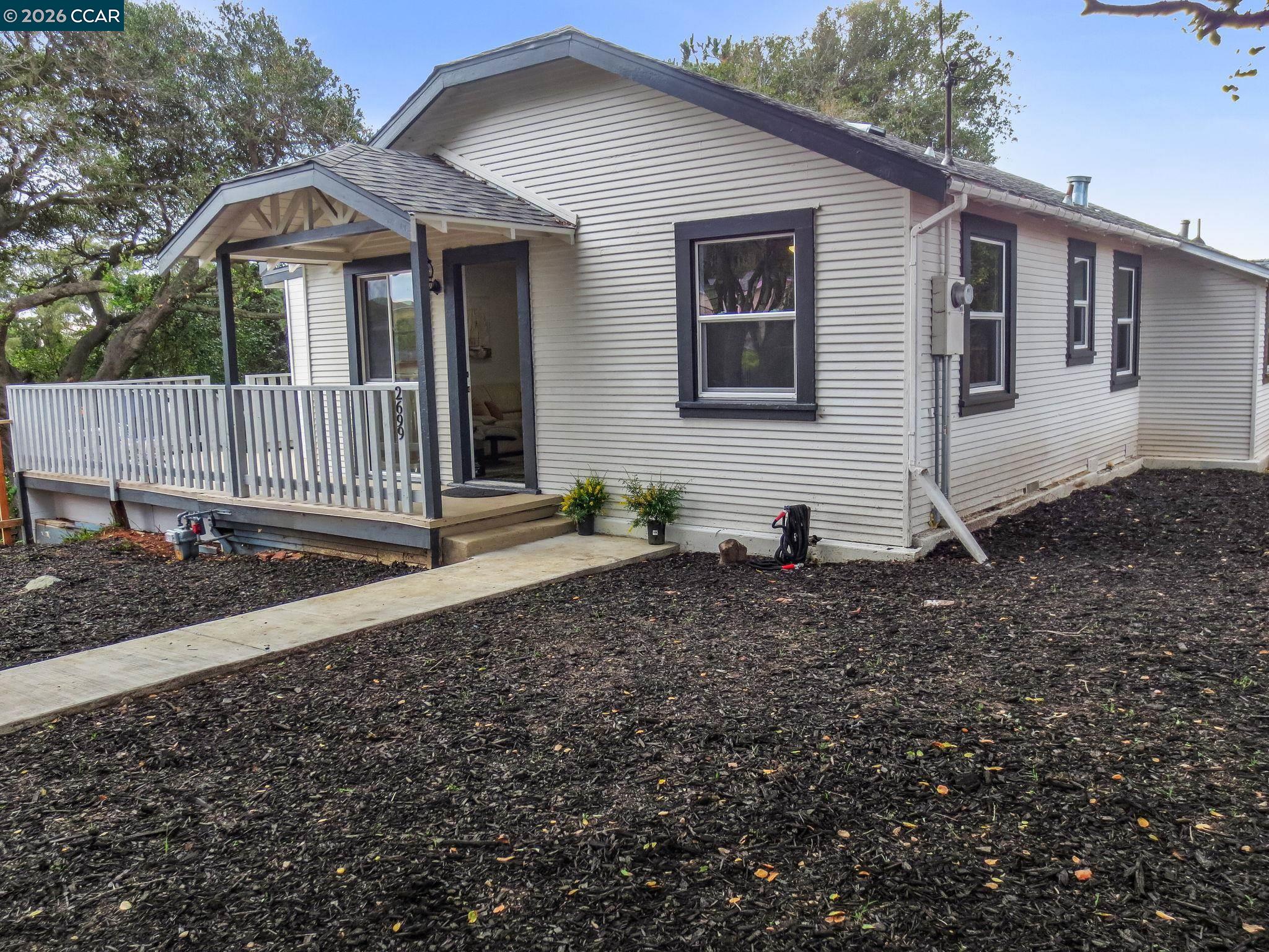 Detail Gallery Image 2 of 30 For 2699 Vale Rd, San Pablo,  CA 94806 - 3 Beds | 2 Baths