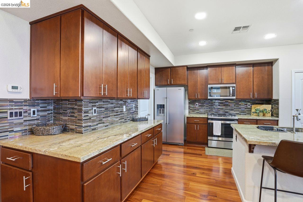 Detail Gallery Image 12 of 52 For 6271 Rocky Point Ct, Oakland,  CA 94605 - 4 Beds | 2/1 Baths