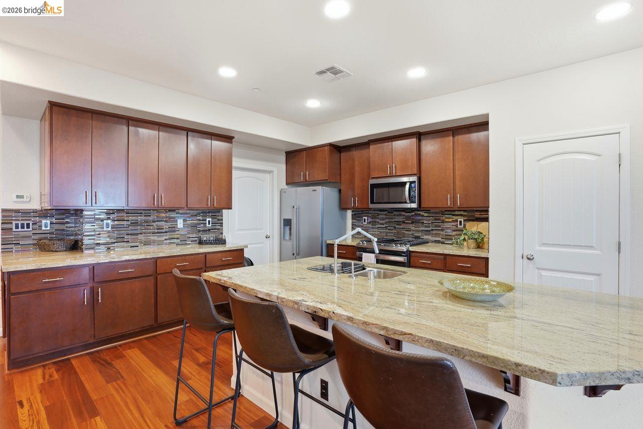 Detail Gallery Image 13 of 52 For 6271 Rocky Point Ct, Oakland,  CA 94605 - 4 Beds | 2/1 Baths