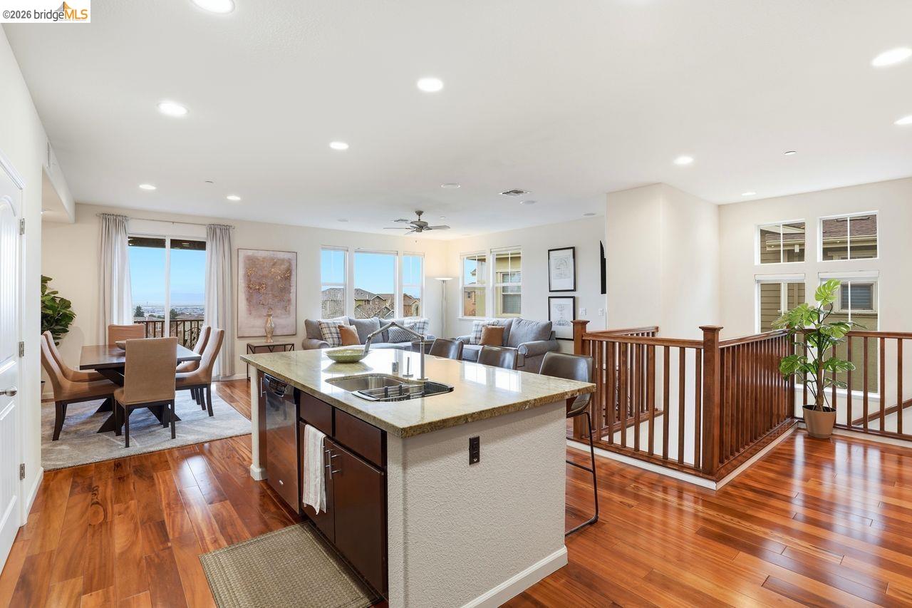 Detail Gallery Image 16 of 52 For 6271 Rocky Point Ct, Oakland,  CA 94605 - 4 Beds | 2/1 Baths