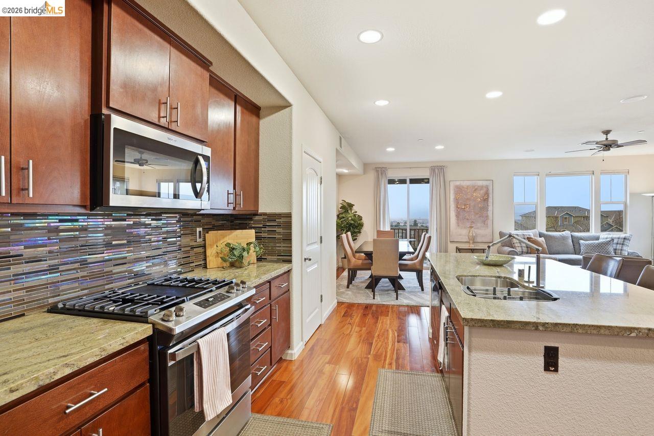 Detail Gallery Image 17 of 52 For 6271 Rocky Point Ct, Oakland,  CA 94605 - 4 Beds | 2/1 Baths