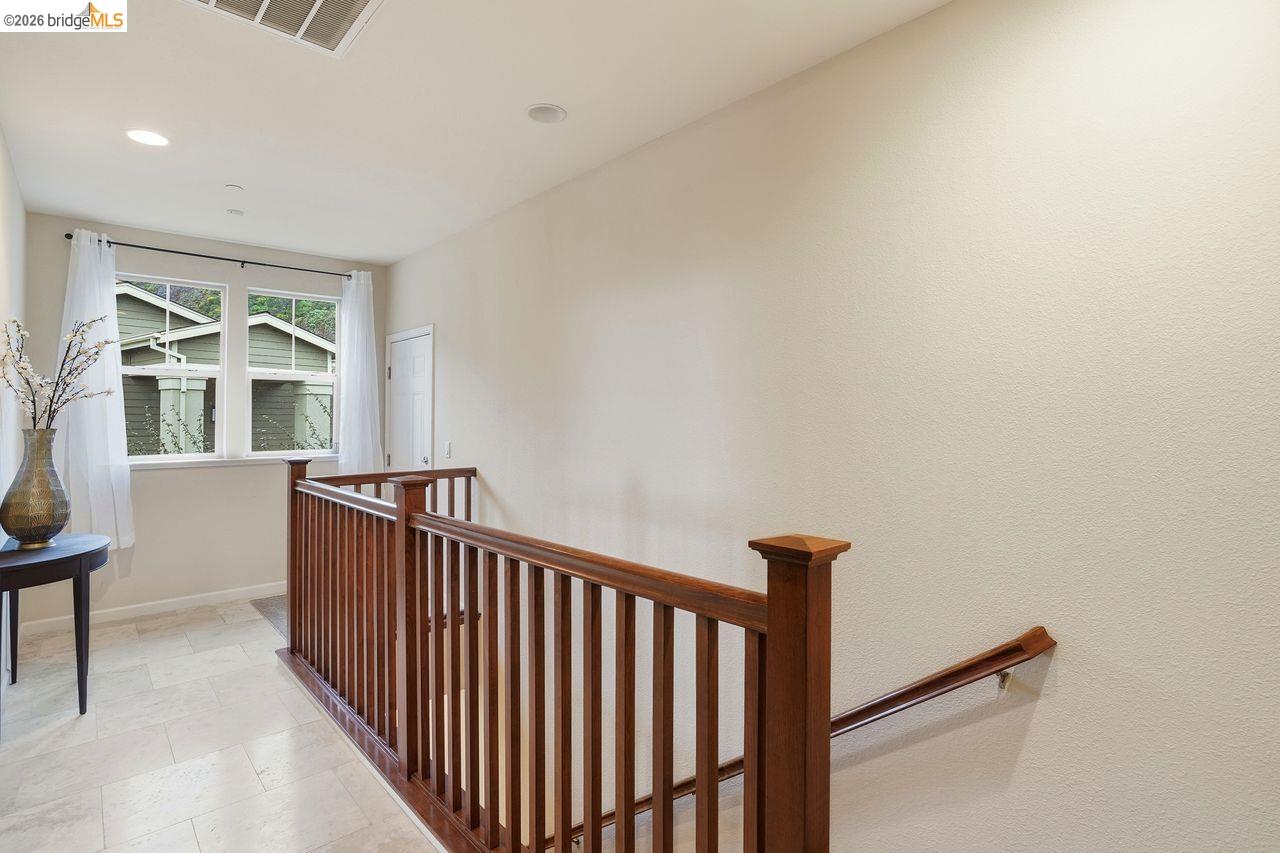 Detail Gallery Image 21 of 52 For 6271 Rocky Point Ct, Oakland,  CA 94605 - 4 Beds | 2/1 Baths