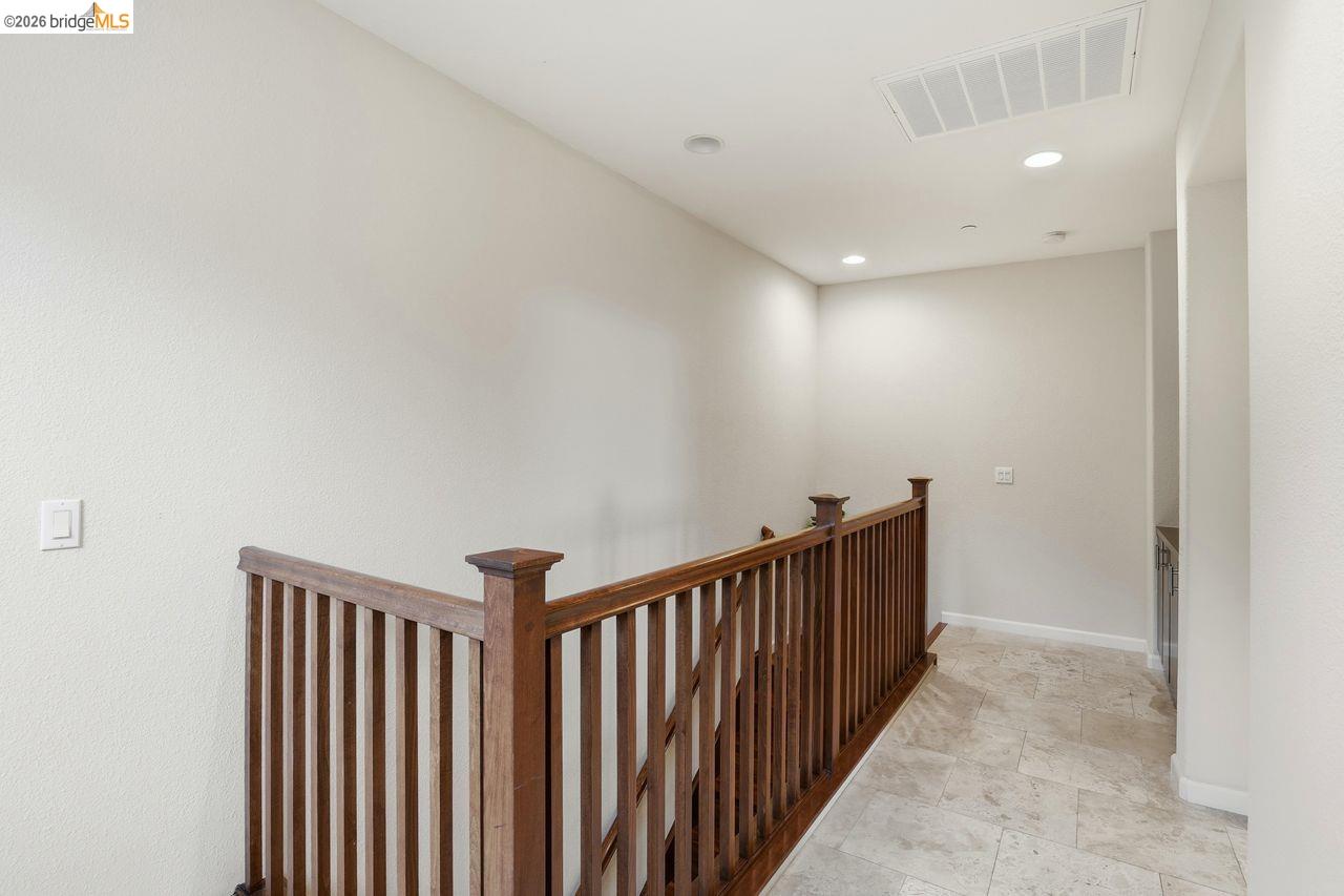 Detail Gallery Image 22 of 52 For 6271 Rocky Point Ct, Oakland,  CA 94605 - 4 Beds | 2/1 Baths