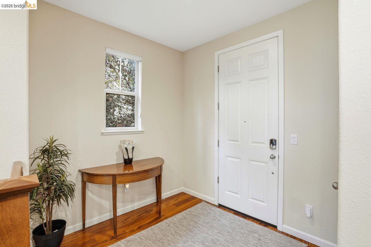 Detail Gallery Image 5 of 52 For 6271 Rocky Point Ct, Oakland,  CA 94605 - 4 Beds | 2/1 Baths