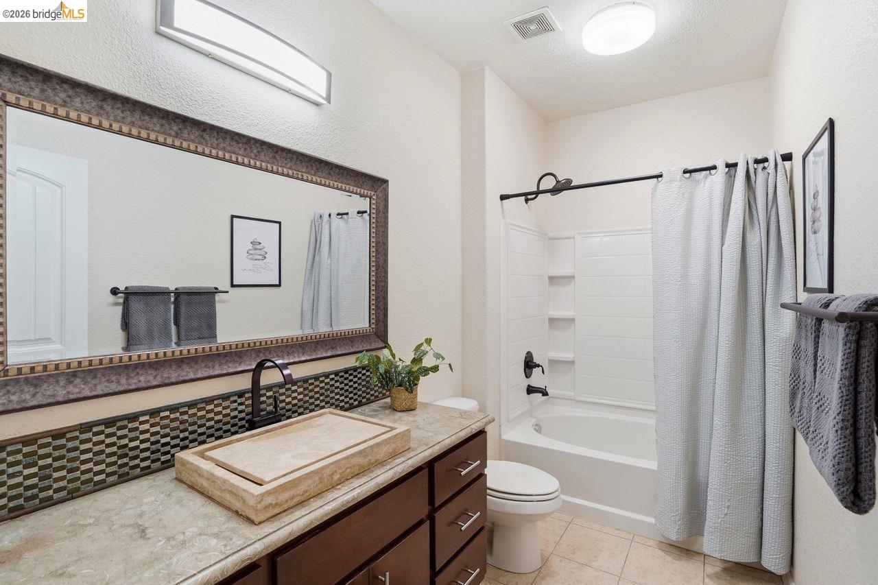 Detail Gallery Image 41 of 52 For 6271 Rocky Point Ct, Oakland,  CA 94605 - 4 Beds | 2/1 Baths