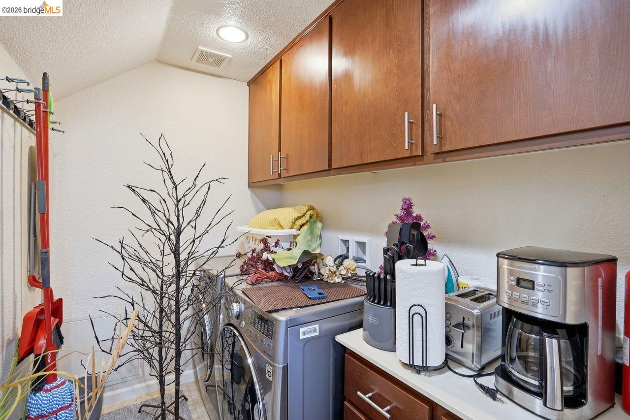 Detail Gallery Image 42 of 52 For 6271 Rocky Point Ct, Oakland,  CA 94605 - 4 Beds | 2/1 Baths