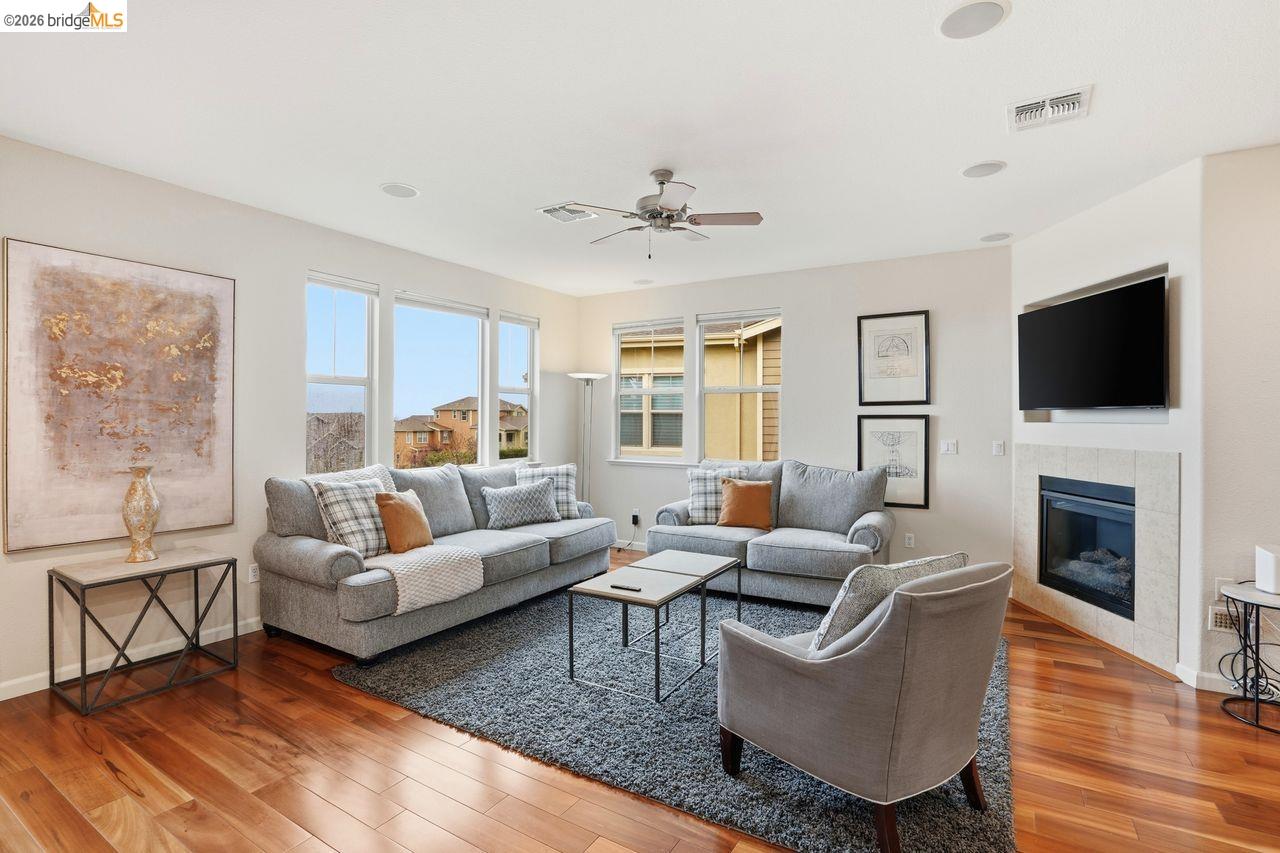 Detail Gallery Image 7 of 52 For 6271 Rocky Point Ct, Oakland,  CA 94605 - 4 Beds | 2/1 Baths