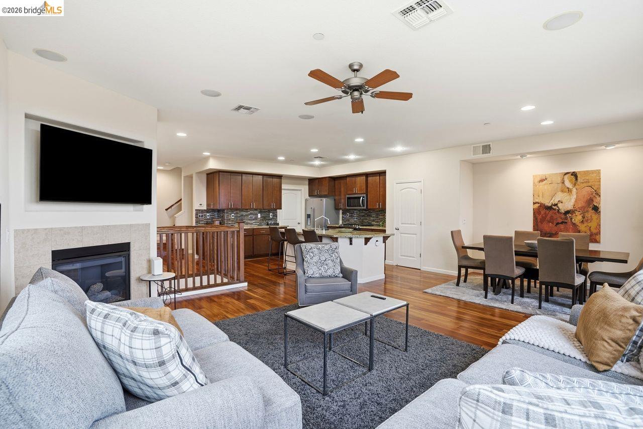 Detail Gallery Image 9 of 52 For 6271 Rocky Point Ct, Oakland,  CA 94605 - 4 Beds | 2/1 Baths