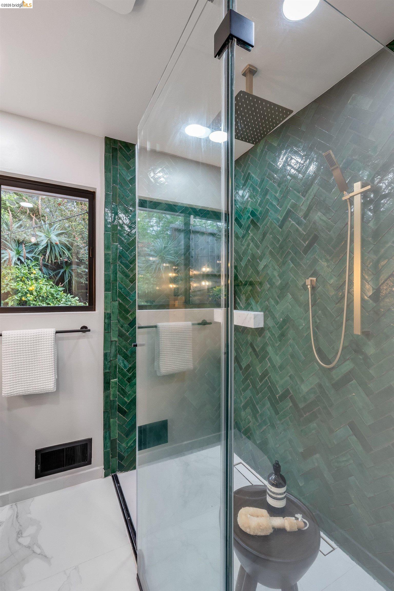 Detail Gallery Image 46 of 59 For 4830 Fair Ave., Oakland,  CA 94619 - 4 Beds | 2/1 Baths