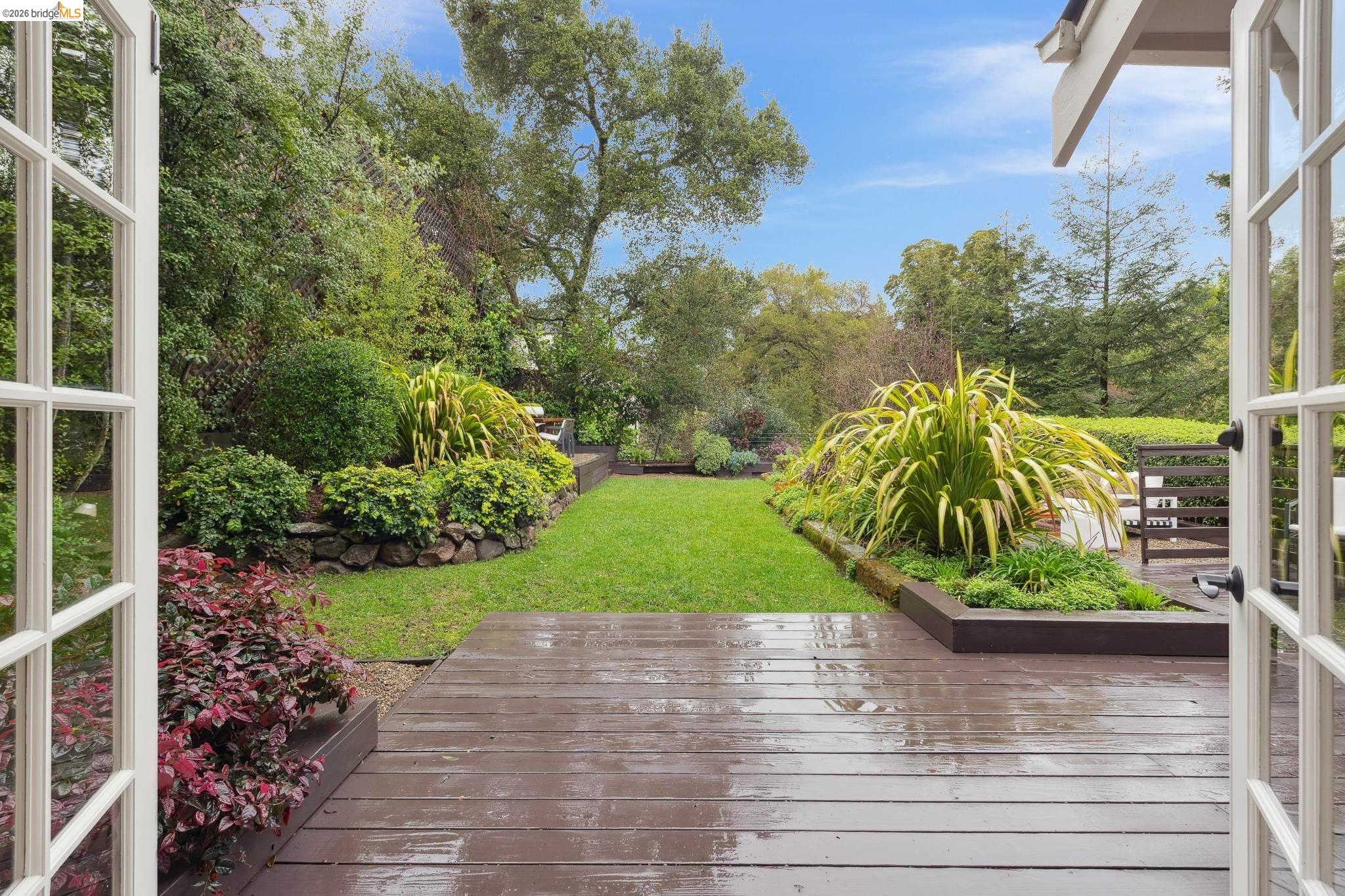 Detail Gallery Image 14 of 60 For 1374 El Centro Ave, Oakland,  CA 94602 - 3 Beds | 2/1 Baths