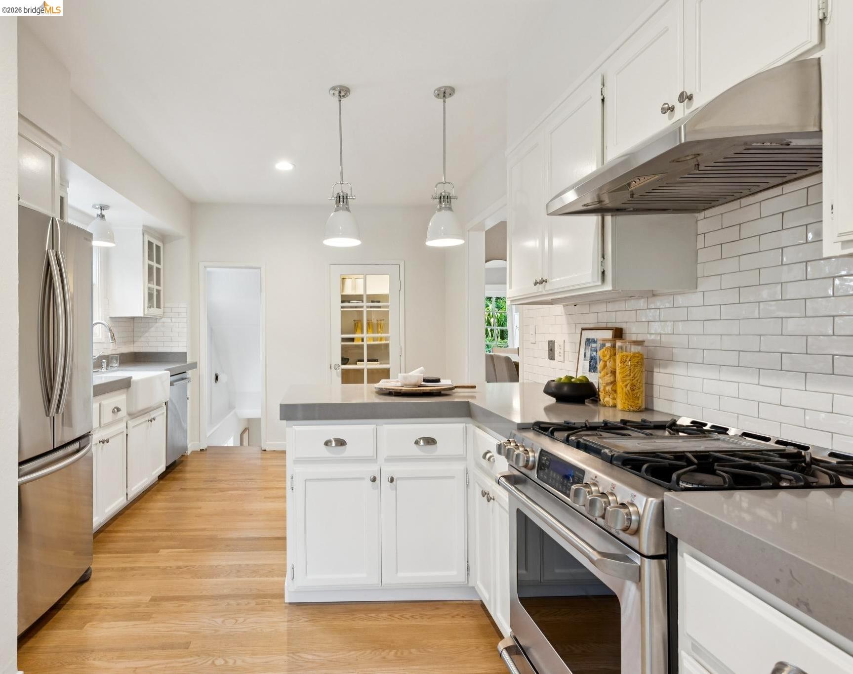 Detail Gallery Image 18 of 60 For 1374 El Centro Ave, Oakland,  CA 94602 - 3 Beds | 2/1 Baths