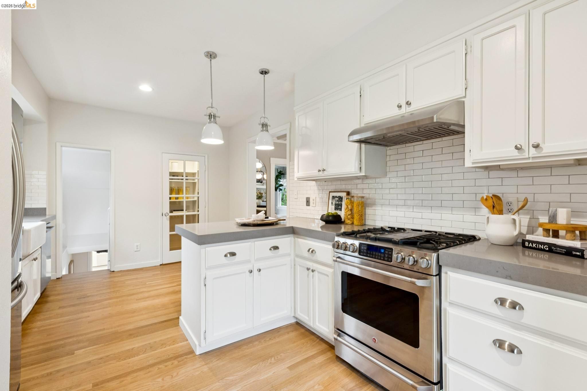 Detail Gallery Image 19 of 60 For 1374 El Centro Ave, Oakland,  CA 94602 - 3 Beds | 2/1 Baths