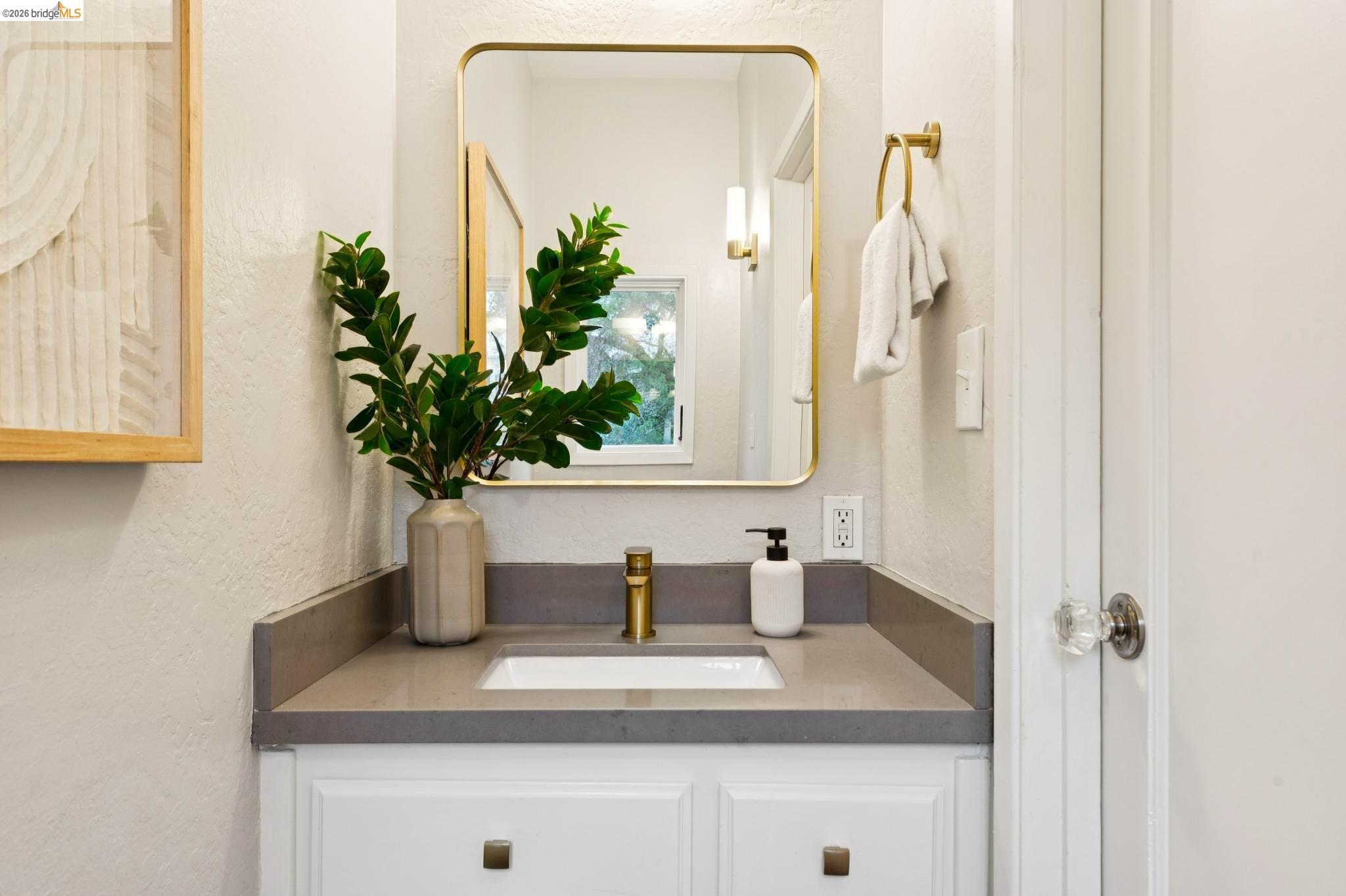 Detail Gallery Image 20 of 60 For 1374 El Centro Ave, Oakland,  CA 94602 - 3 Beds | 2/1 Baths