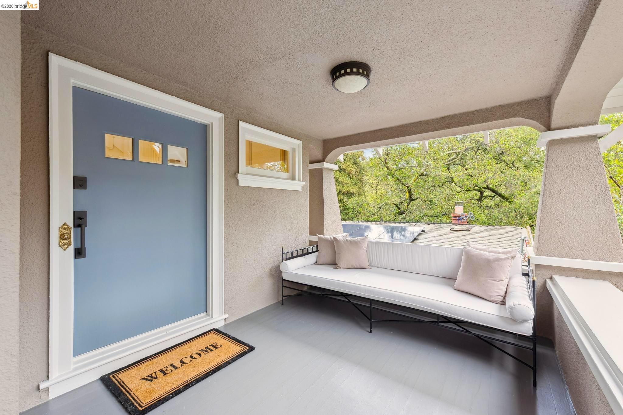 Detail Gallery Image 4 of 60 For 1374 El Centro Ave, Oakland,  CA 94602 - 3 Beds | 2/1 Baths