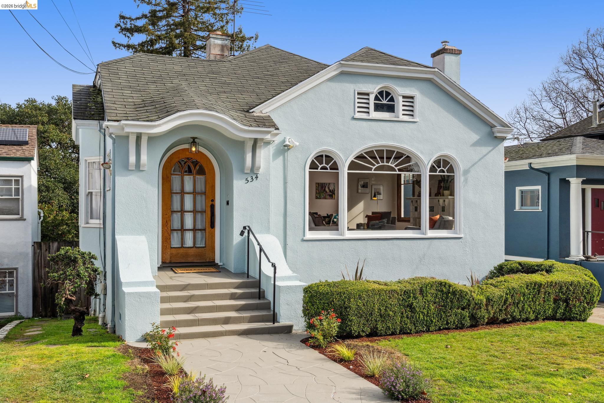 Detail Gallery Image 2 of 36 For 534 Mira Vista Ave, Oakland,  CA 94610 - 4 Beds | 2 Baths